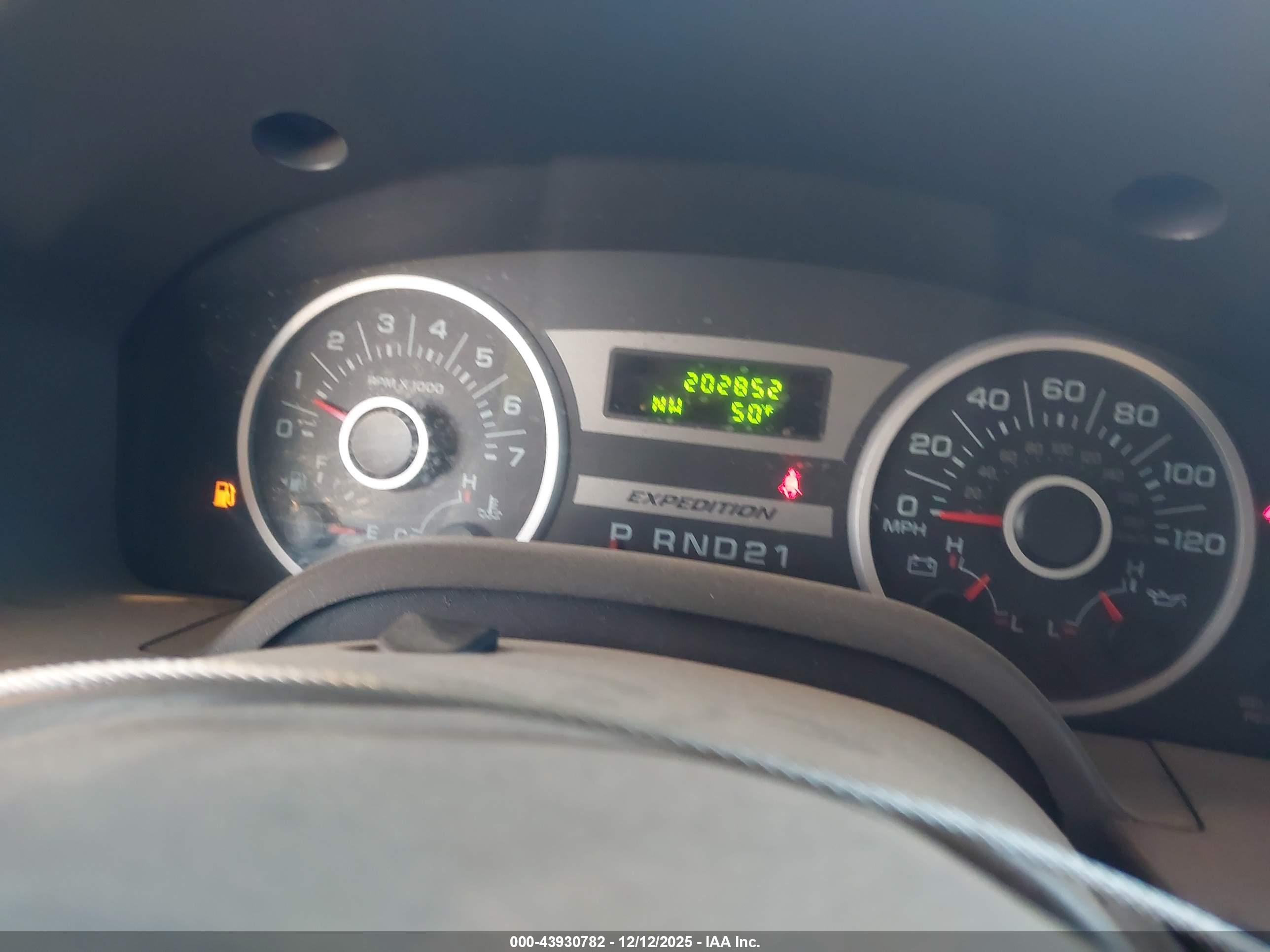 FORD EXPEDITION image 7