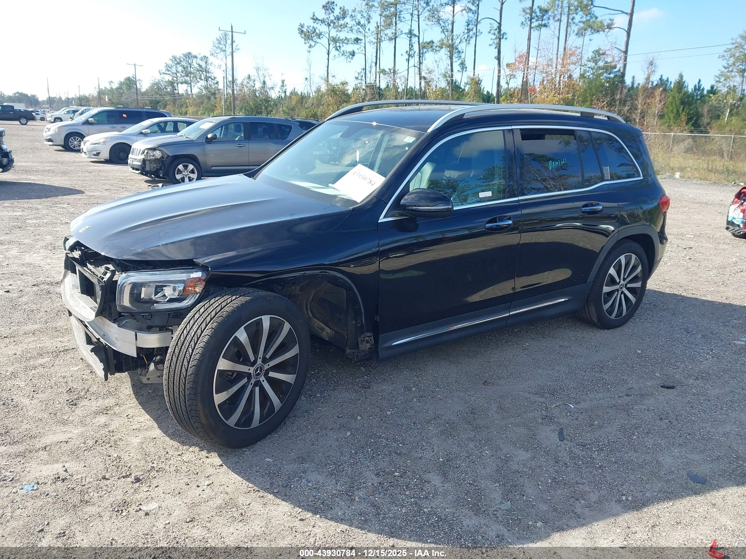 MERCEDES-BENZ GLB image 2