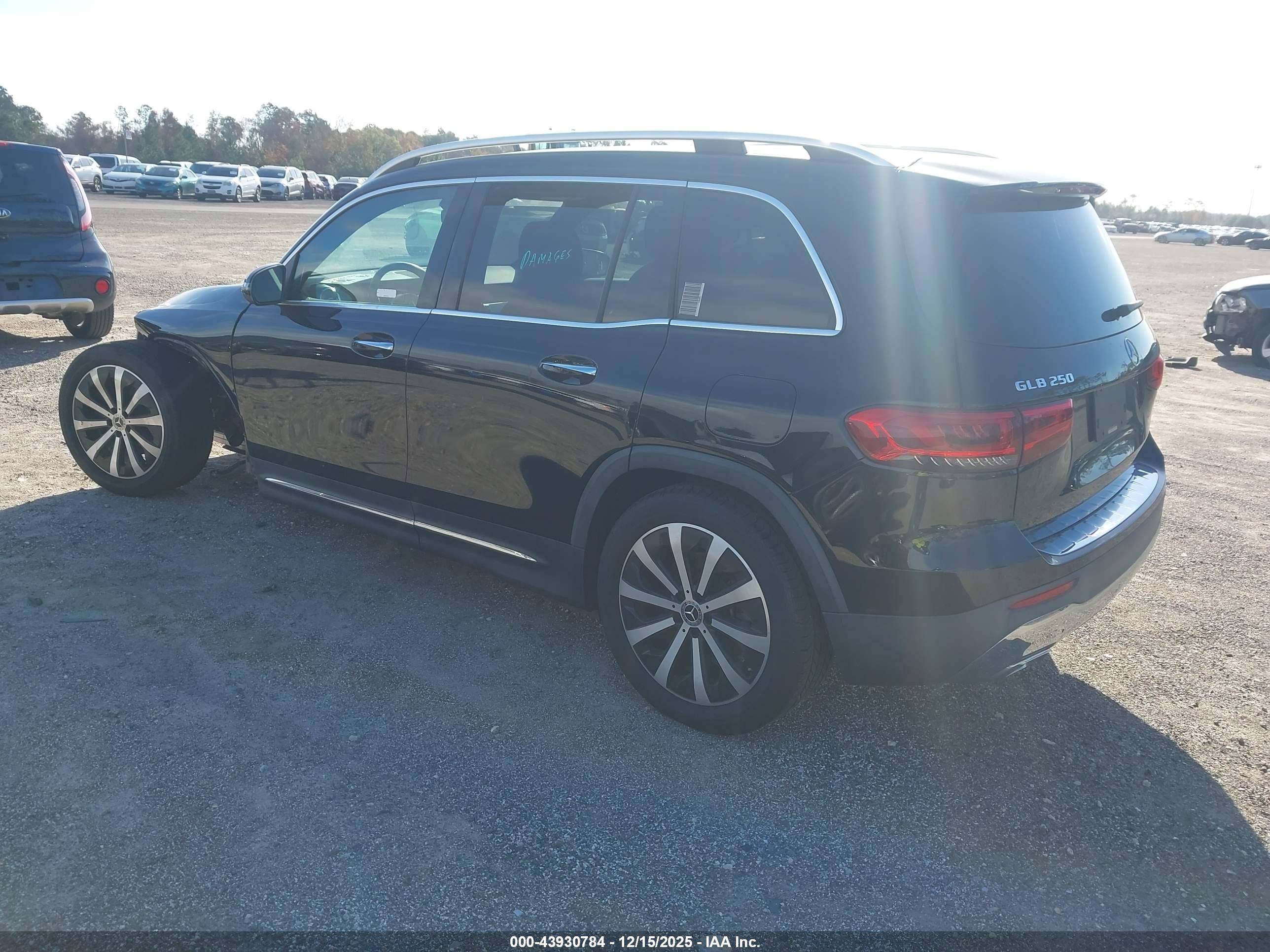 MERCEDES-BENZ GLB image 3