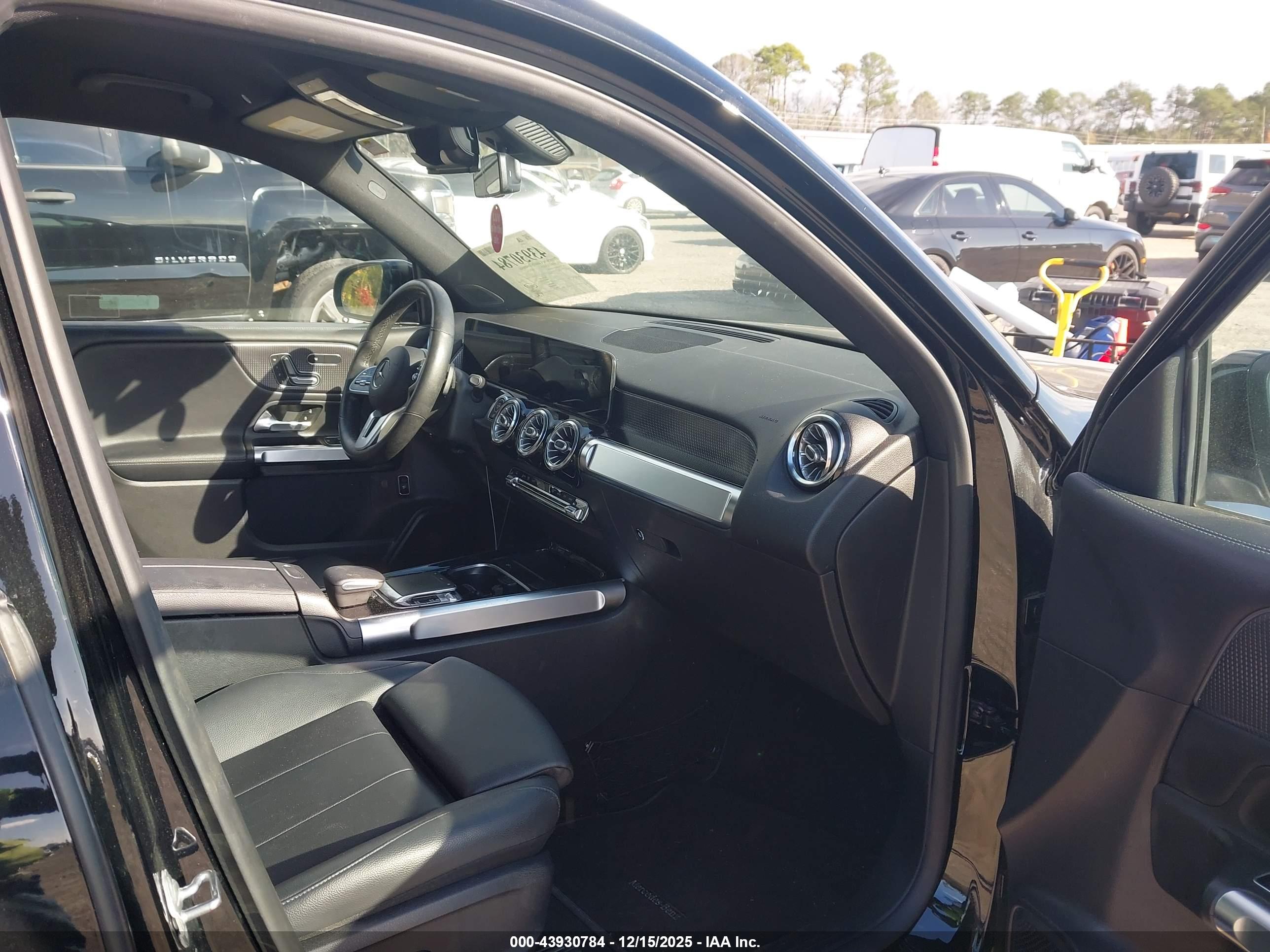 MERCEDES-BENZ GLB image 5