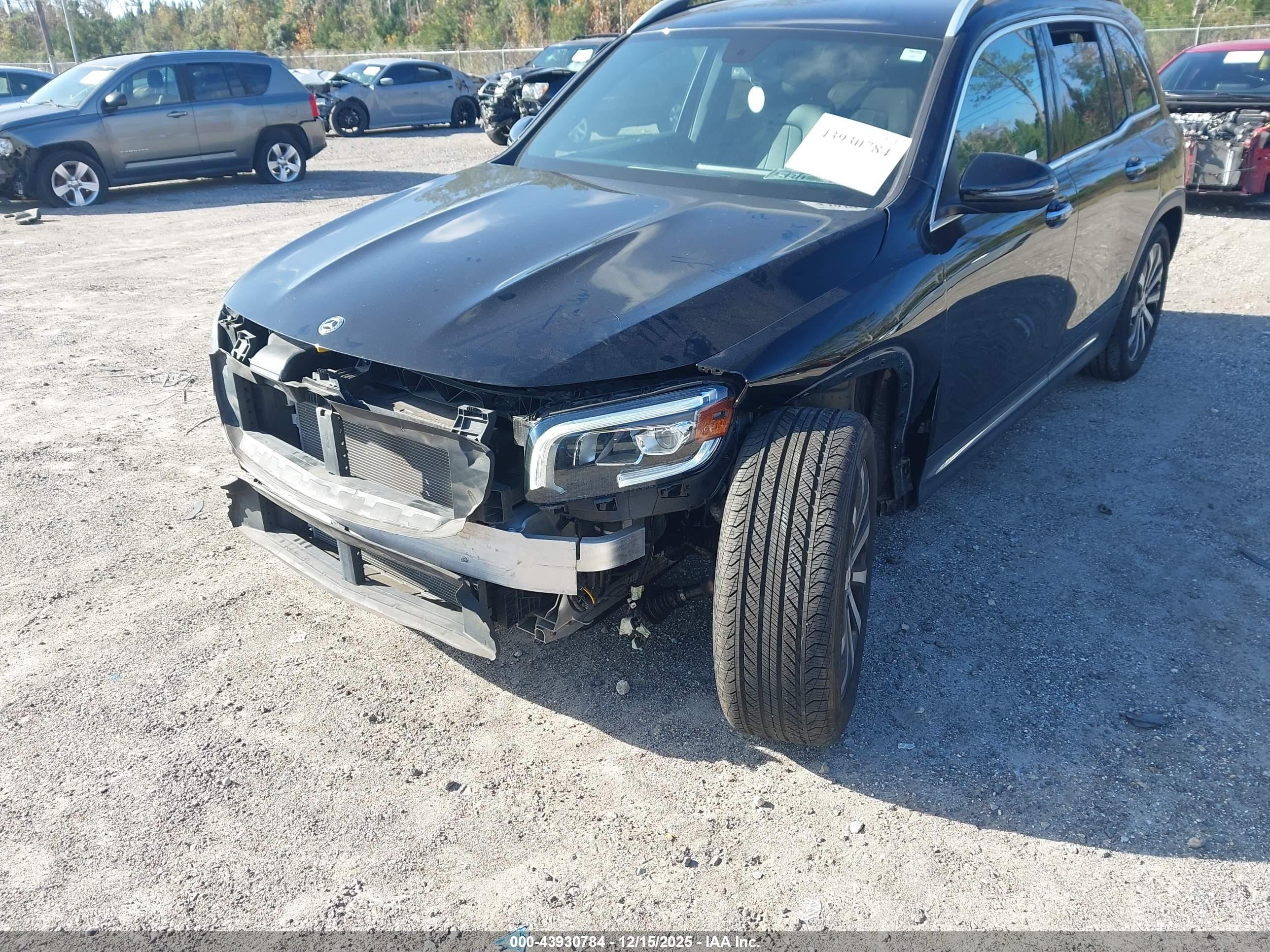 MERCEDES-BENZ GLB image 6