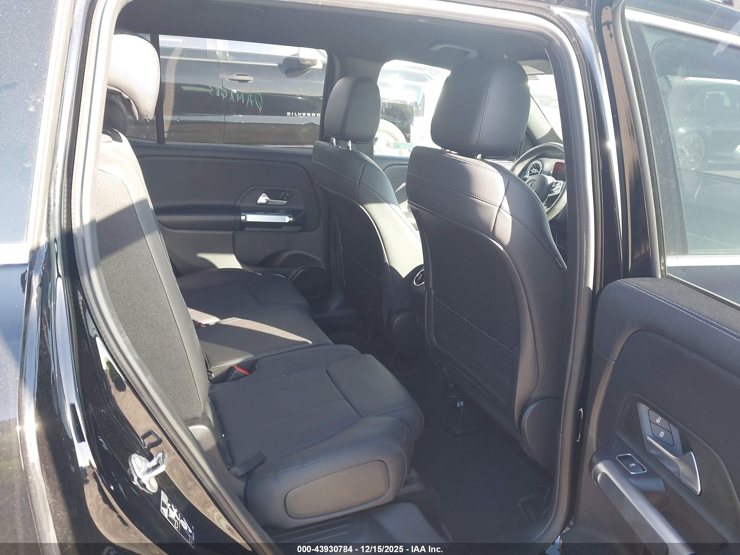 MERCEDES-BENZ GLB image 8