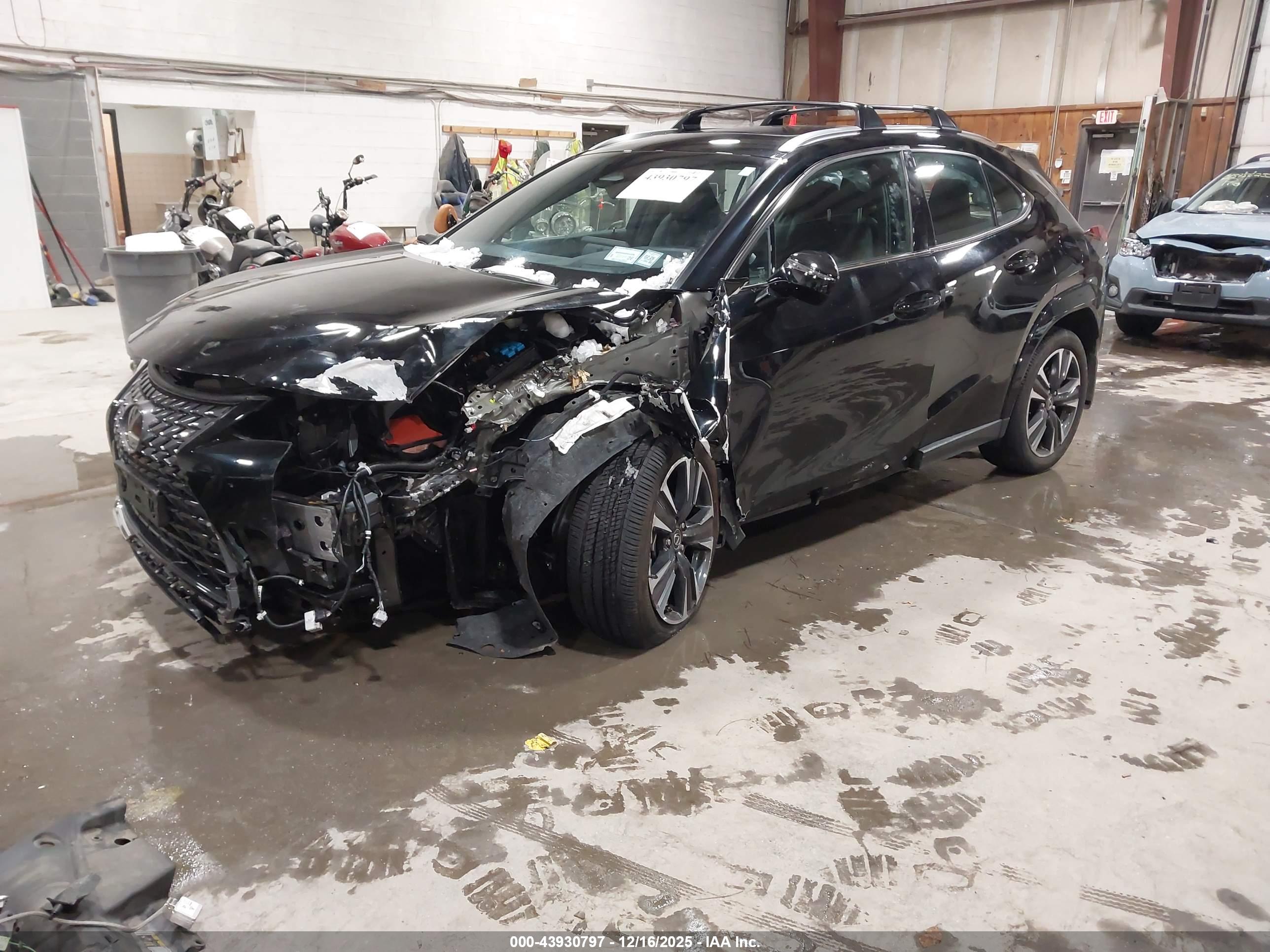 LEXUS UX image 2