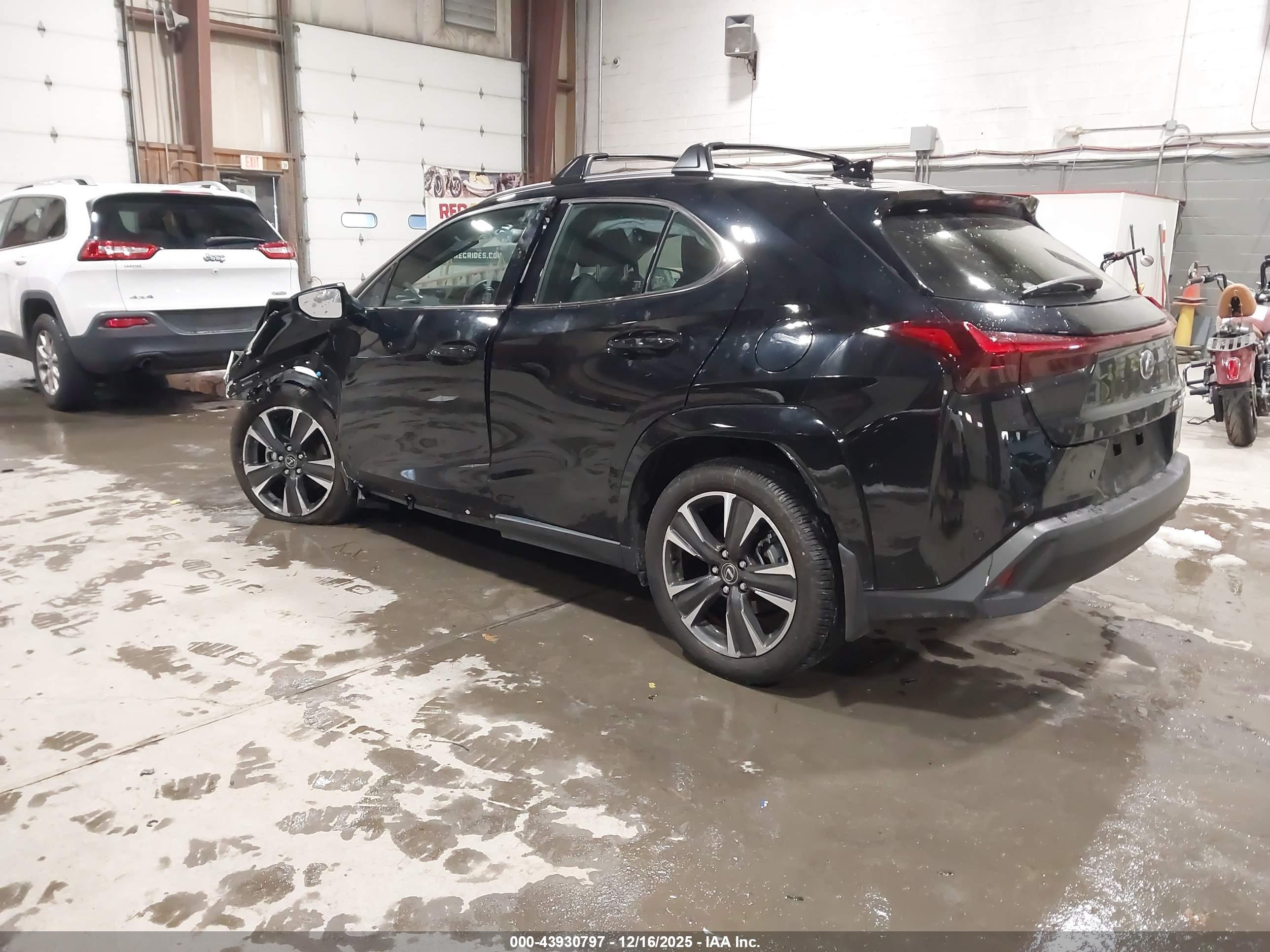LEXUS UX image 3