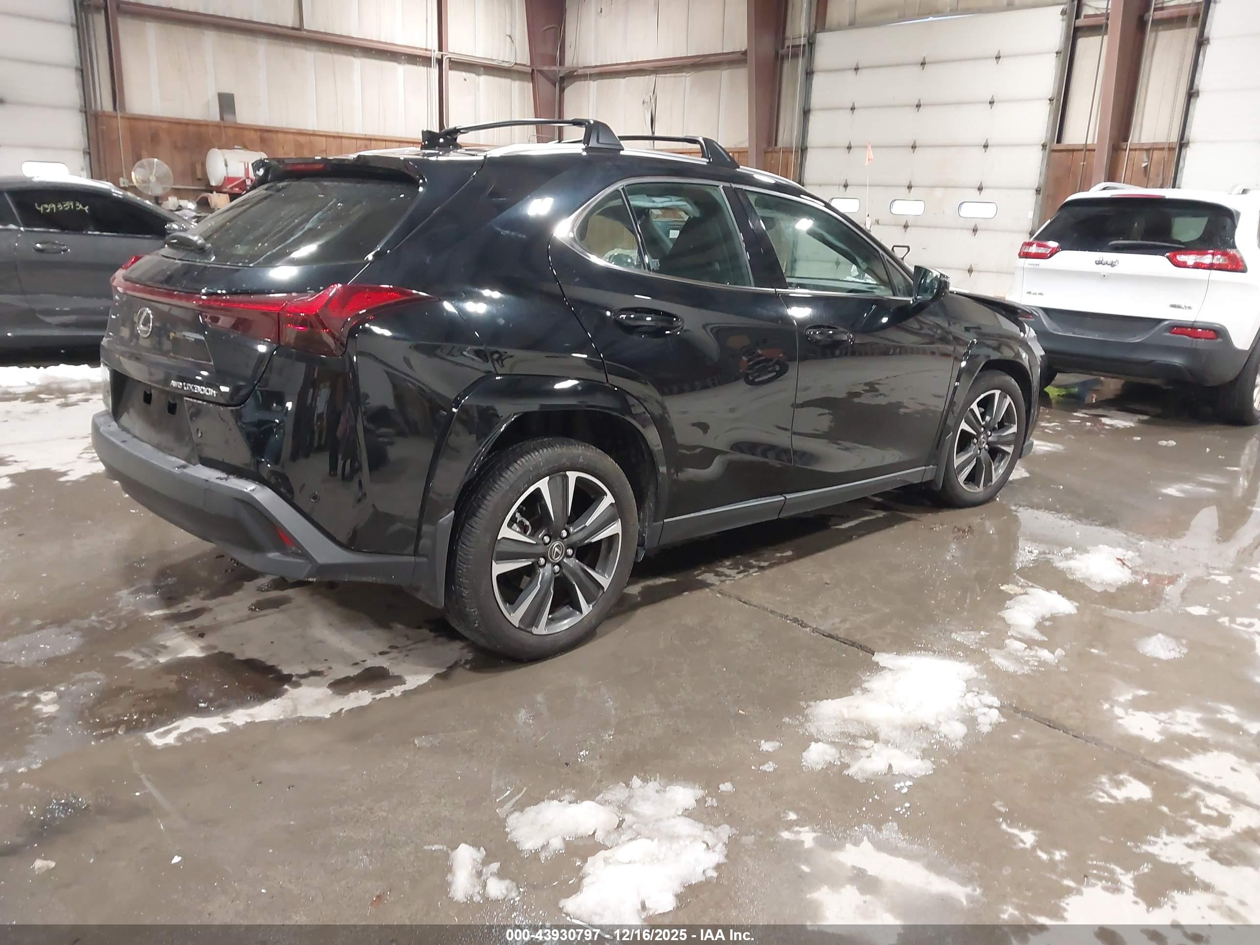 LEXUS UX image 4