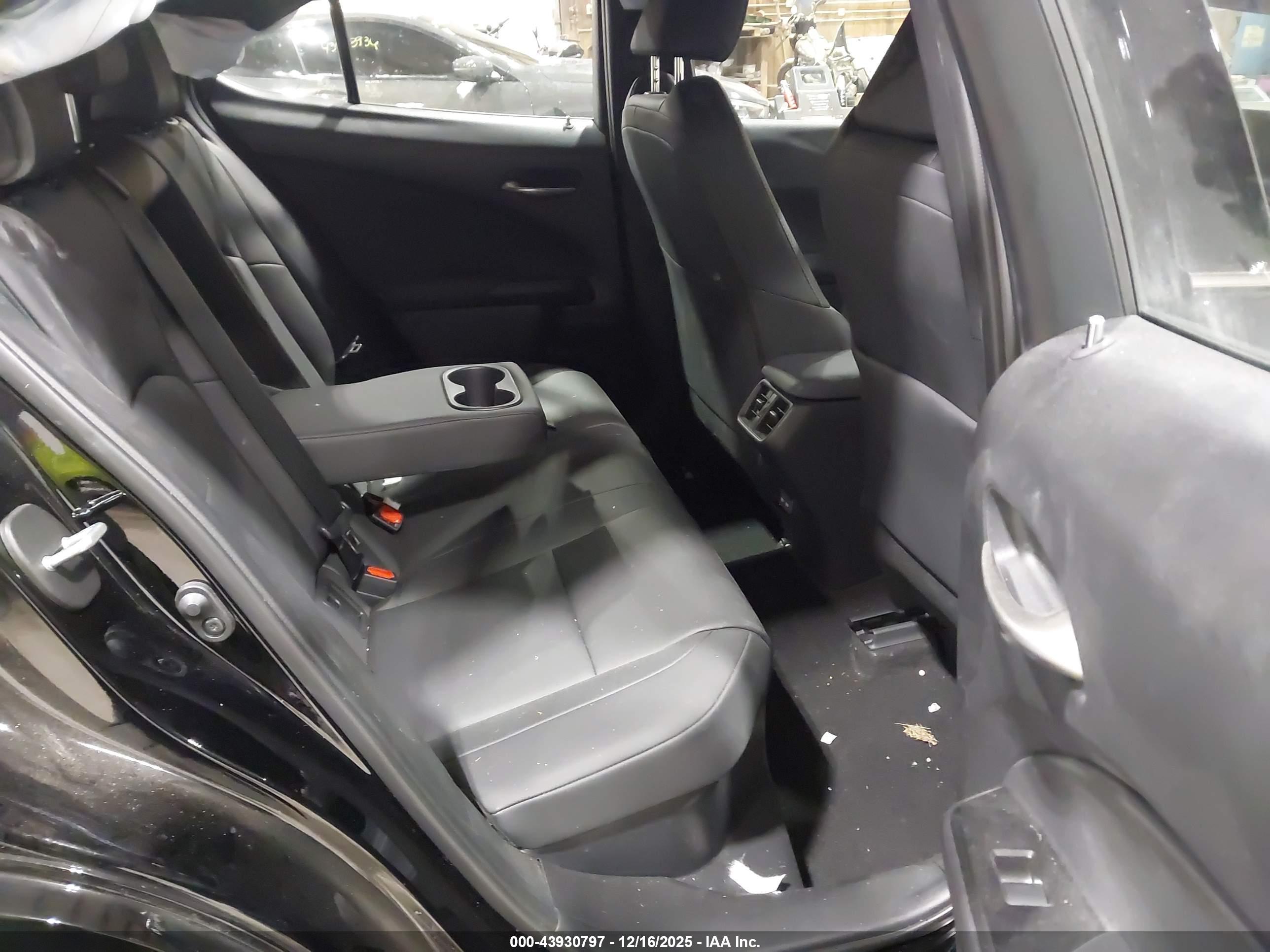 LEXUS UX image 8