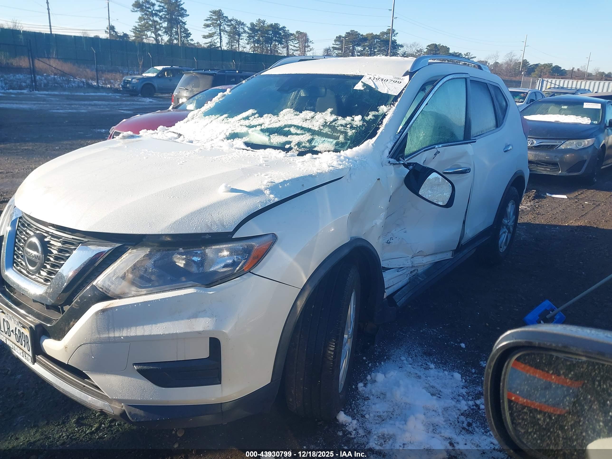 NISSAN ROGUE image 2