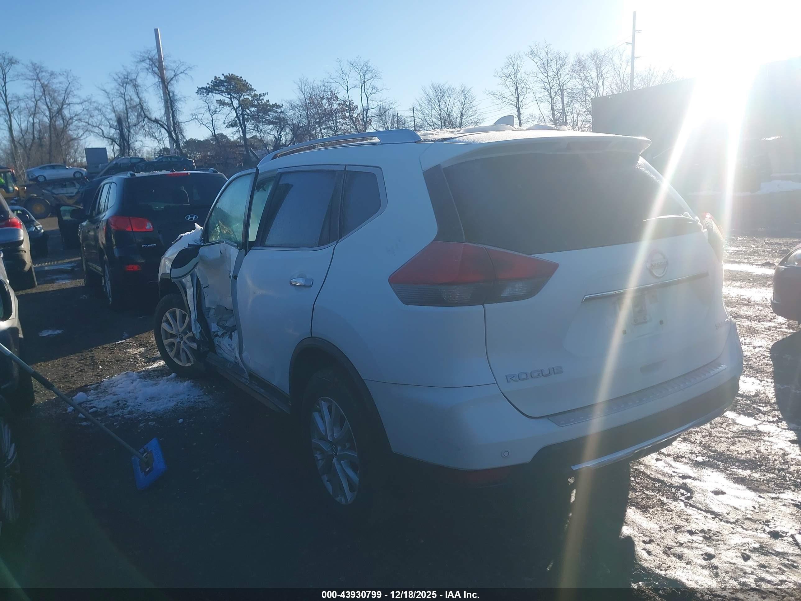 NISSAN ROGUE image 3