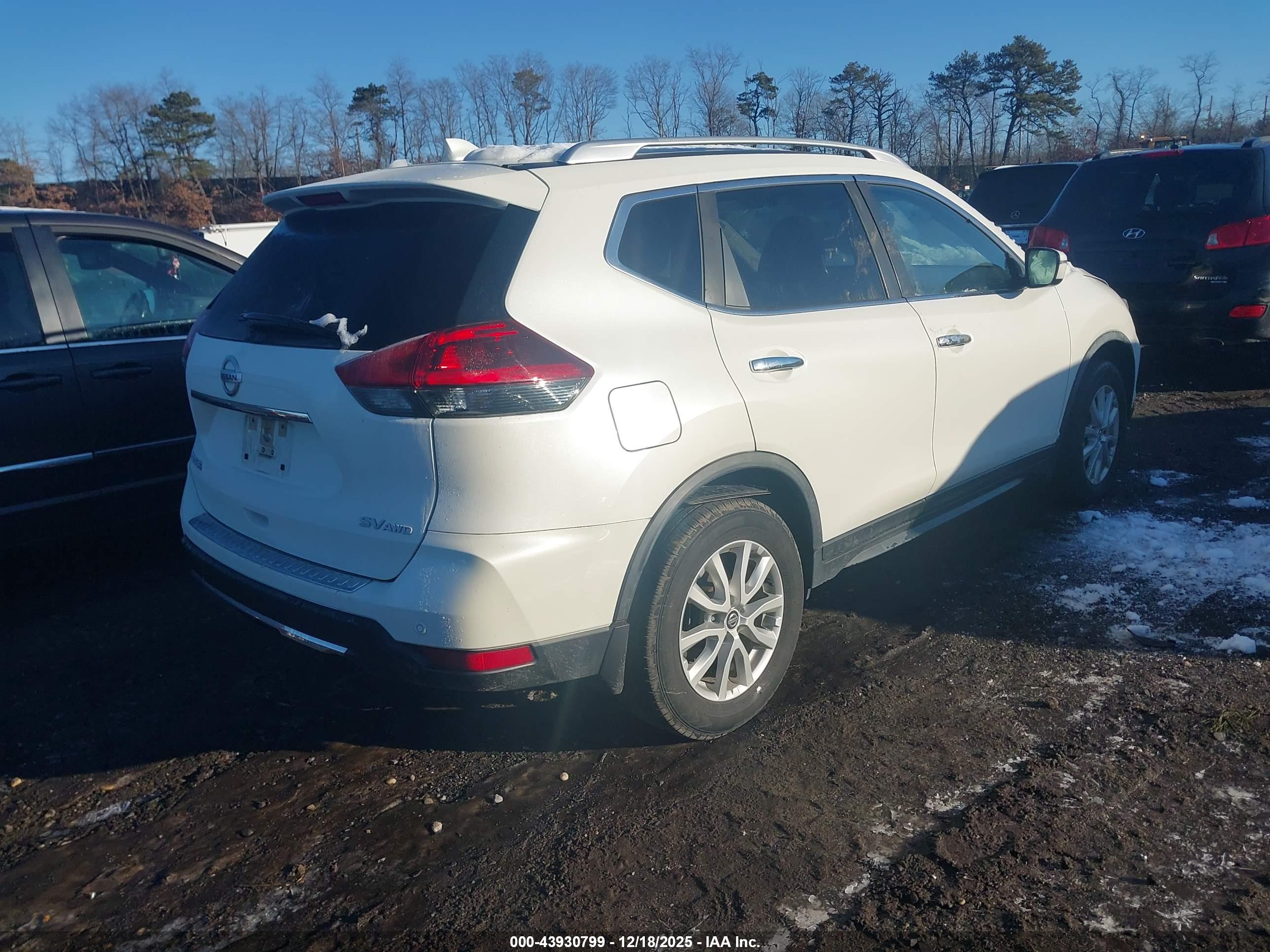 NISSAN ROGUE image 4
