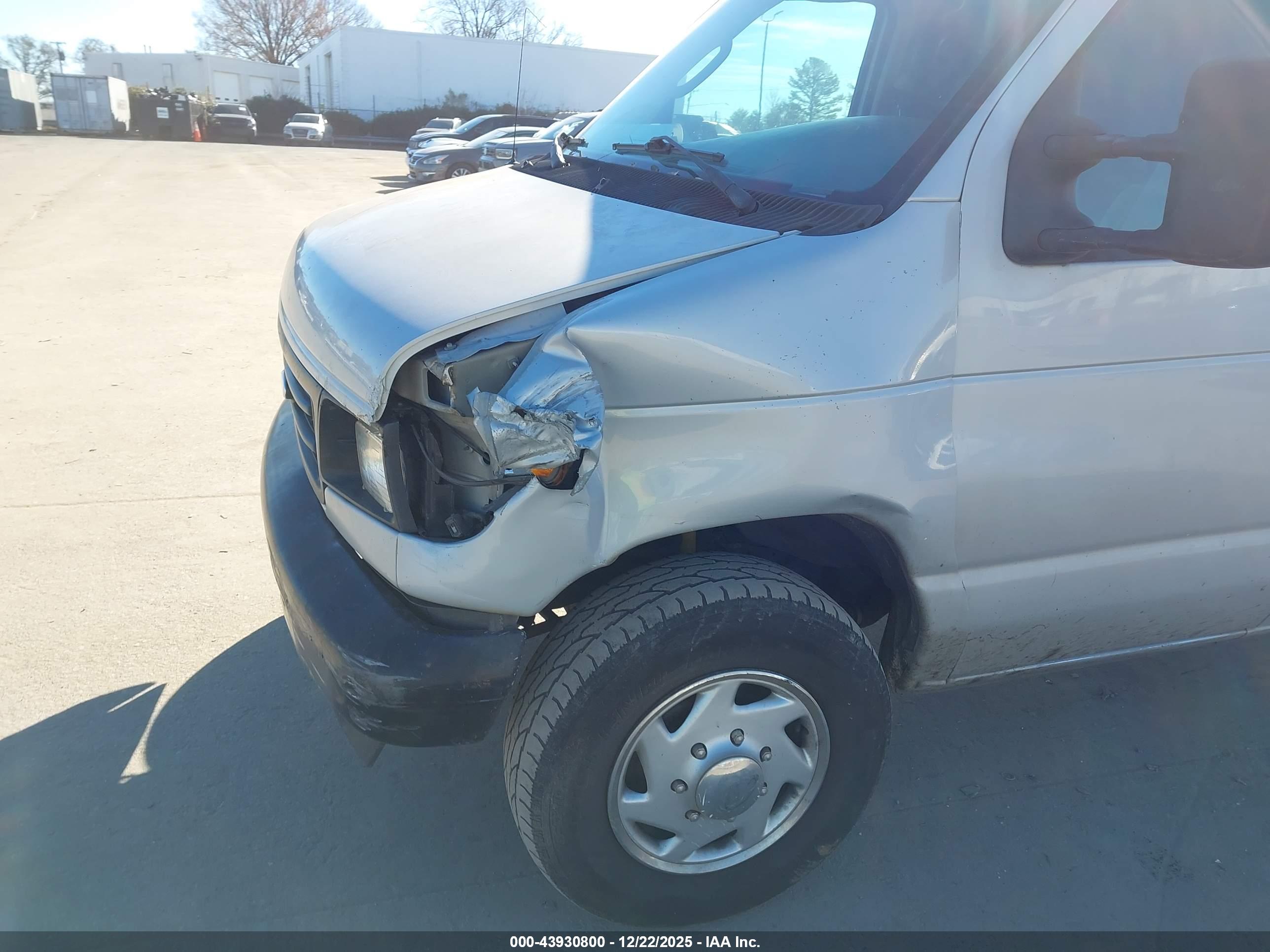 FORD E-250 image 6