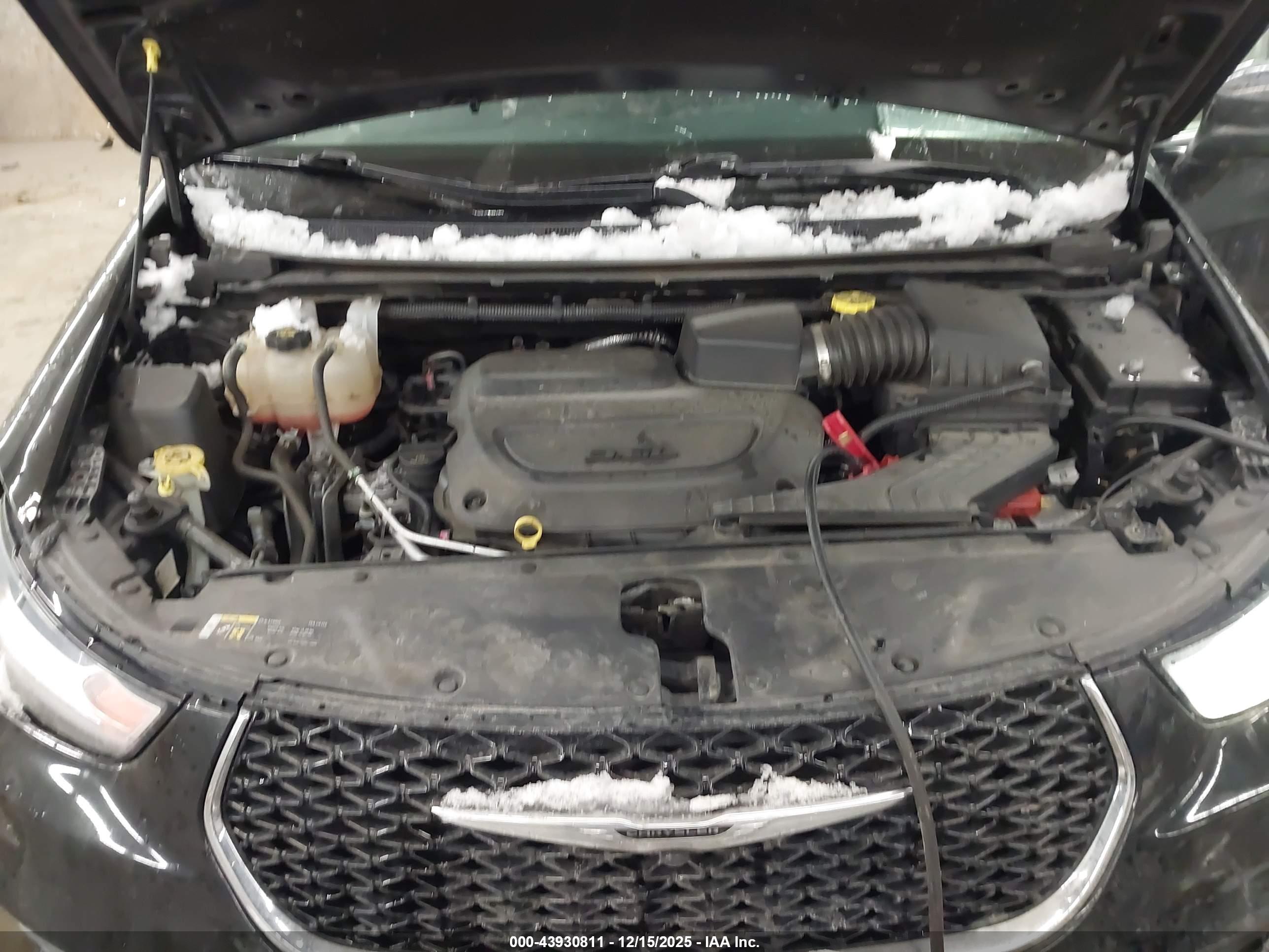 CHRYSLER PACIFICA image 10