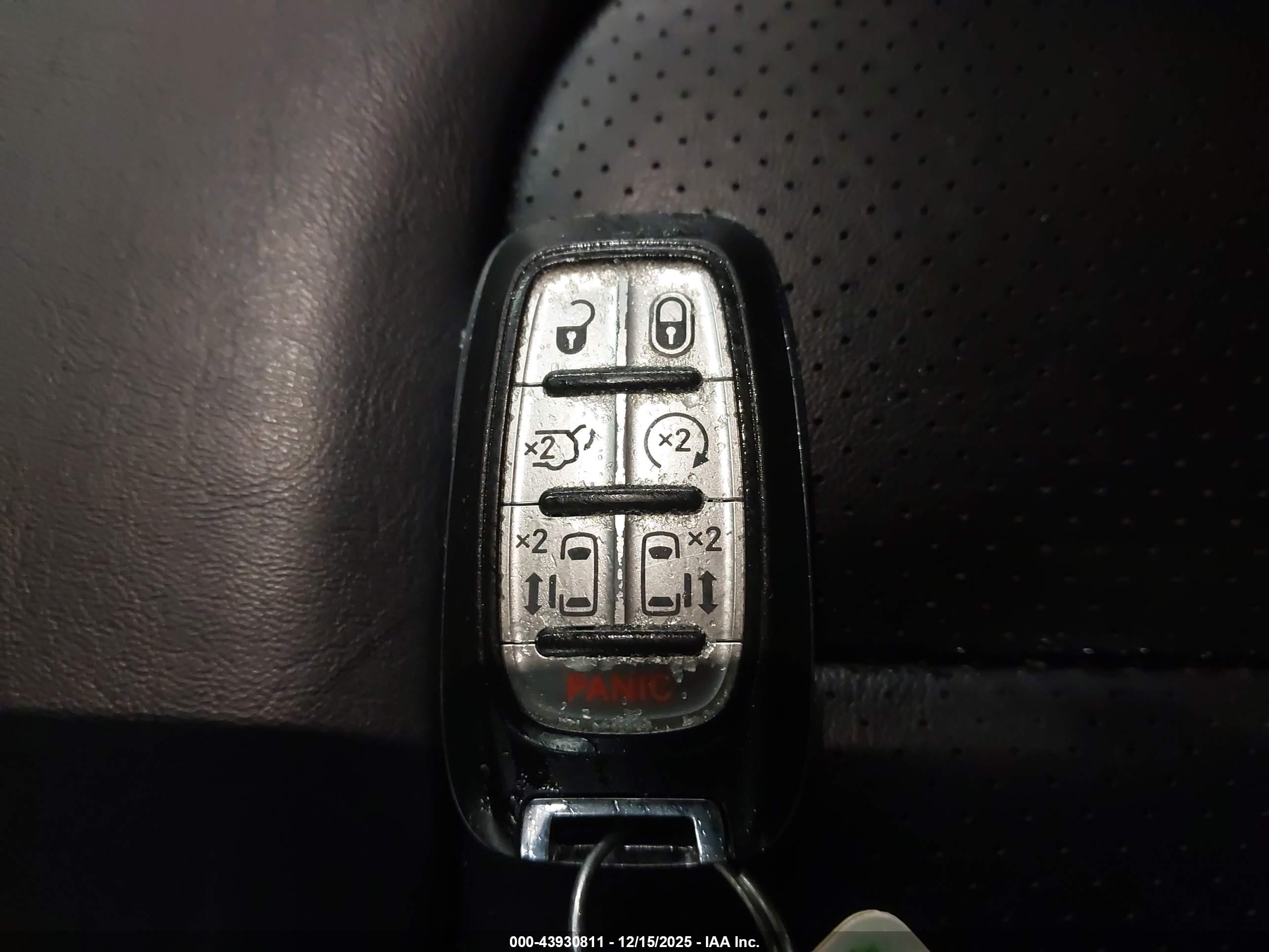 CHRYSLER PACIFICA image 11