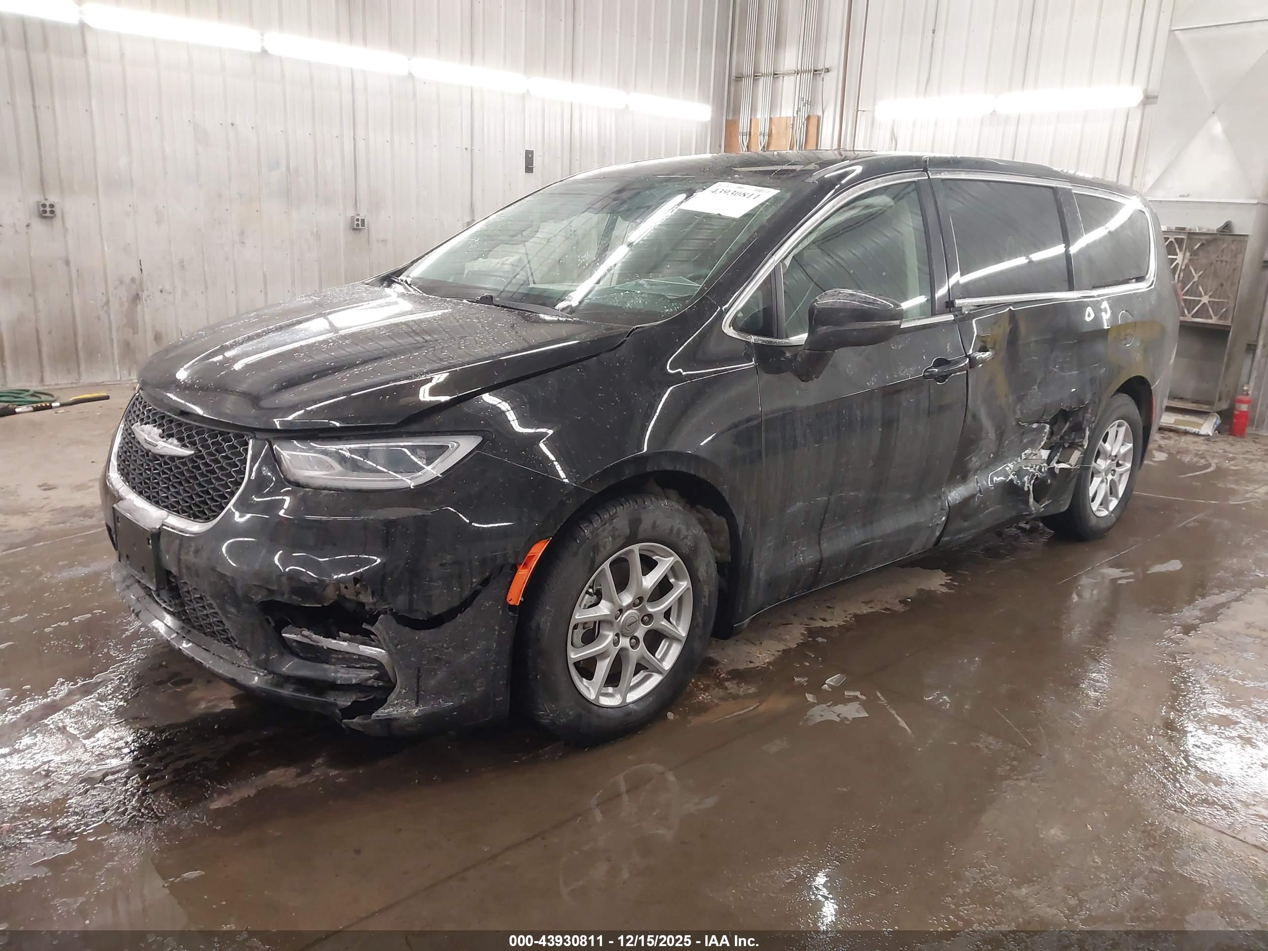 CHRYSLER PACIFICA image 2