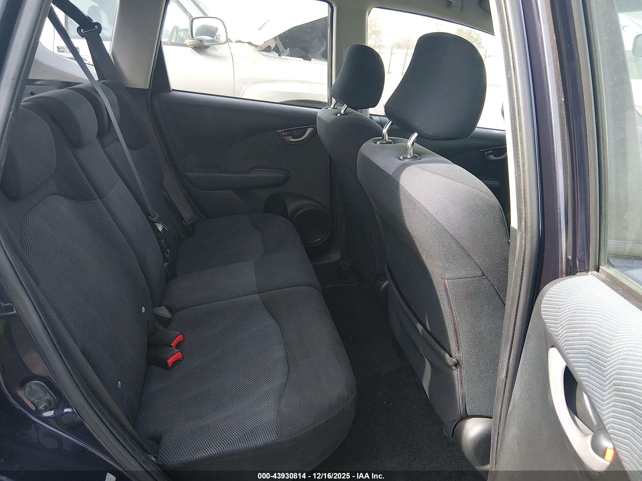 HONDA FIT image 8