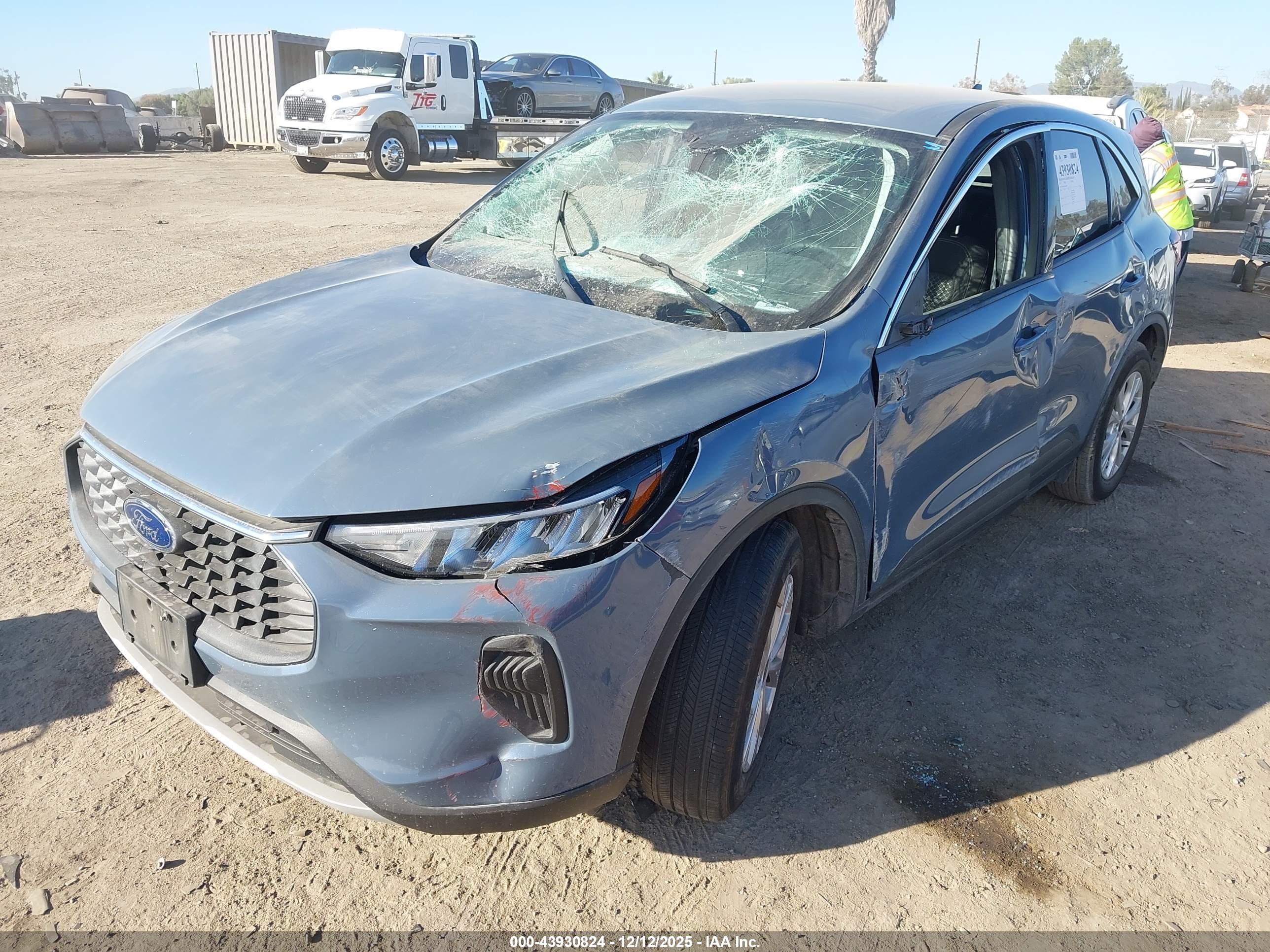 FORD ESCAPE image 2