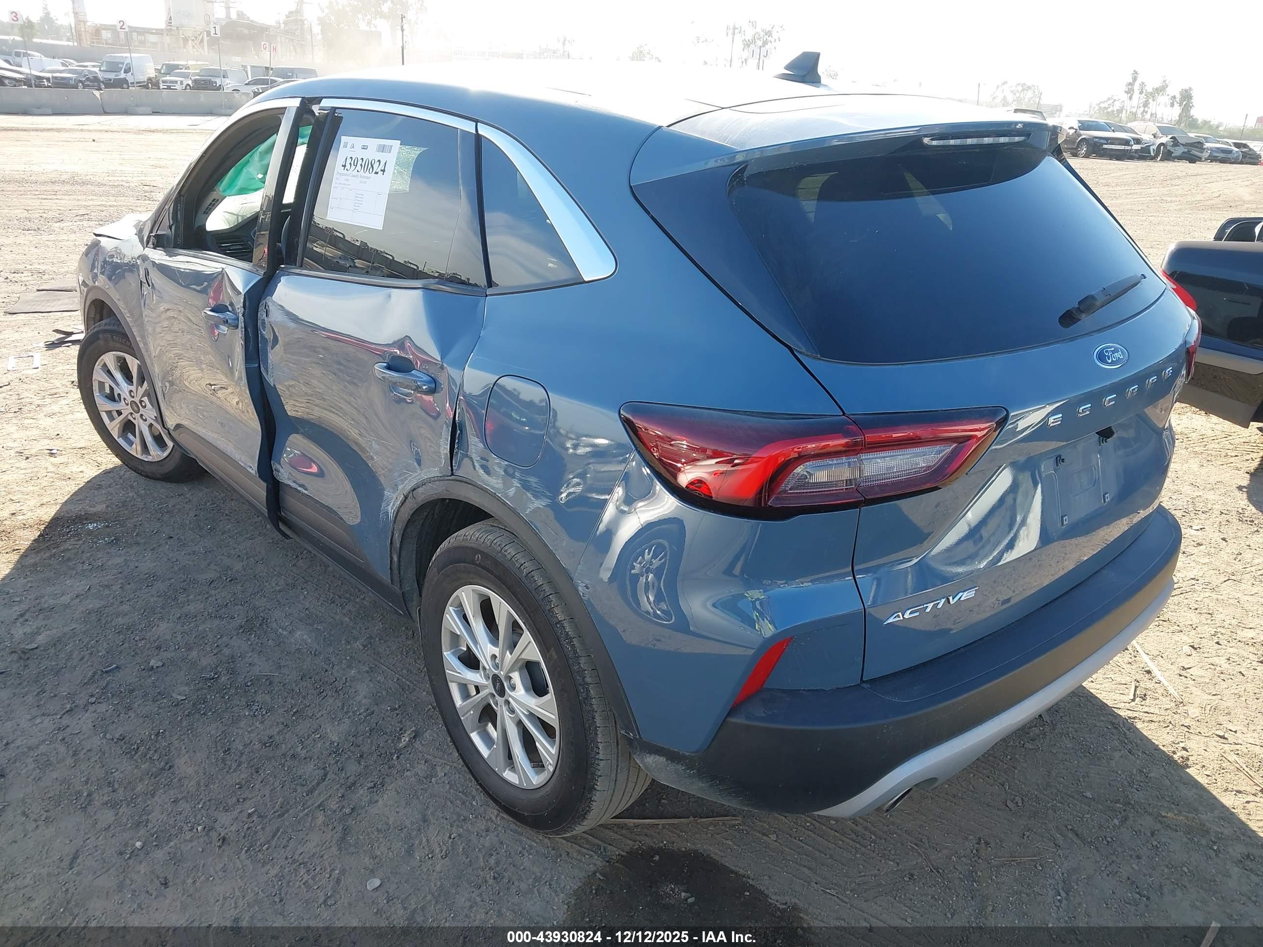 FORD ESCAPE image 3
