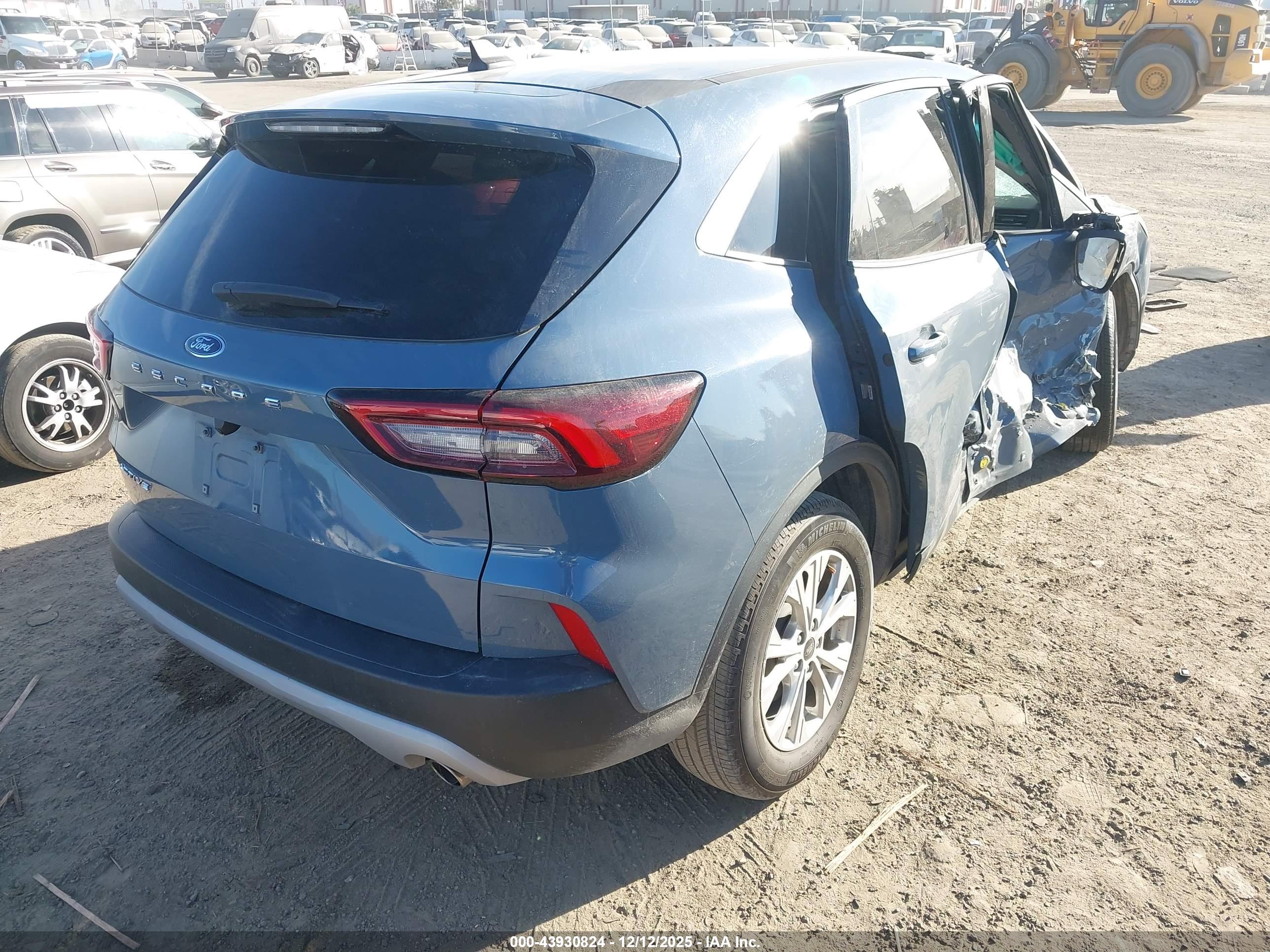 FORD ESCAPE image 4