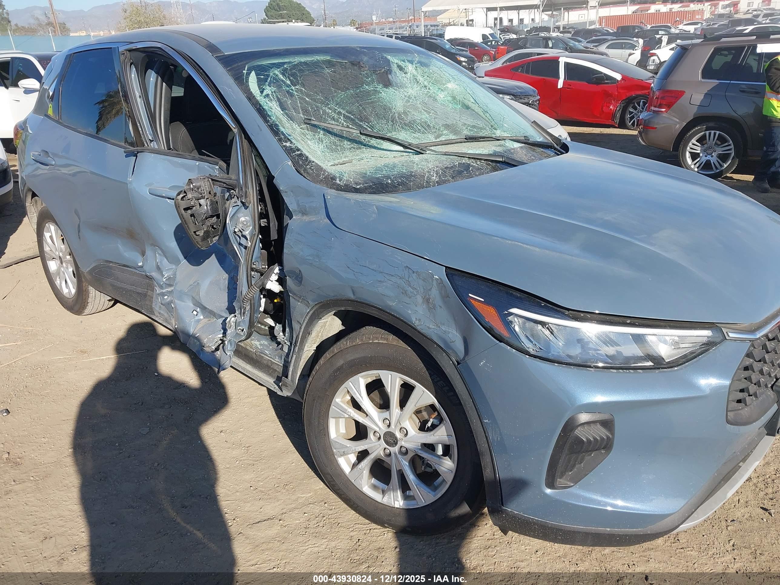 FORD ESCAPE image 6