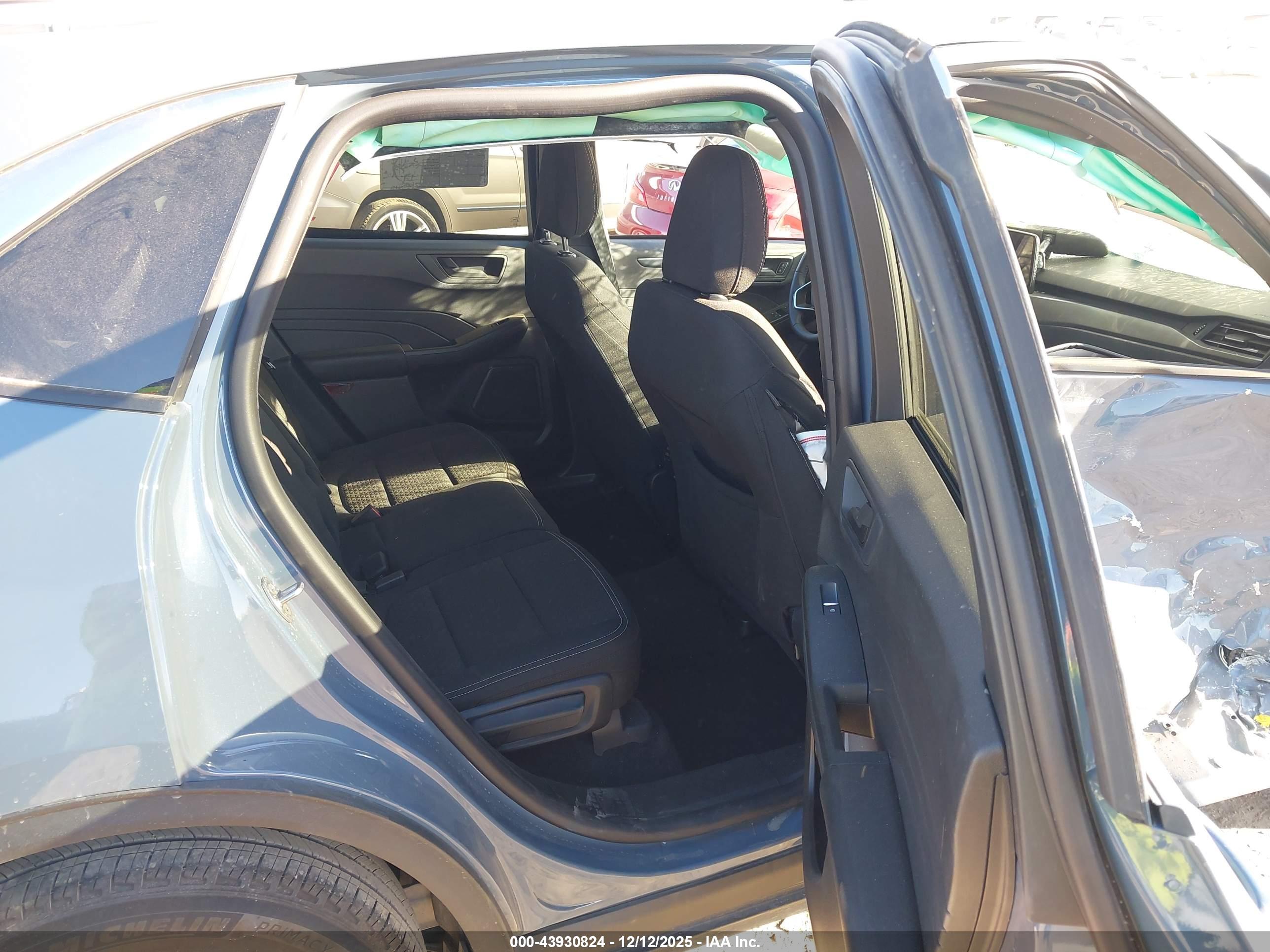 FORD ESCAPE image 8