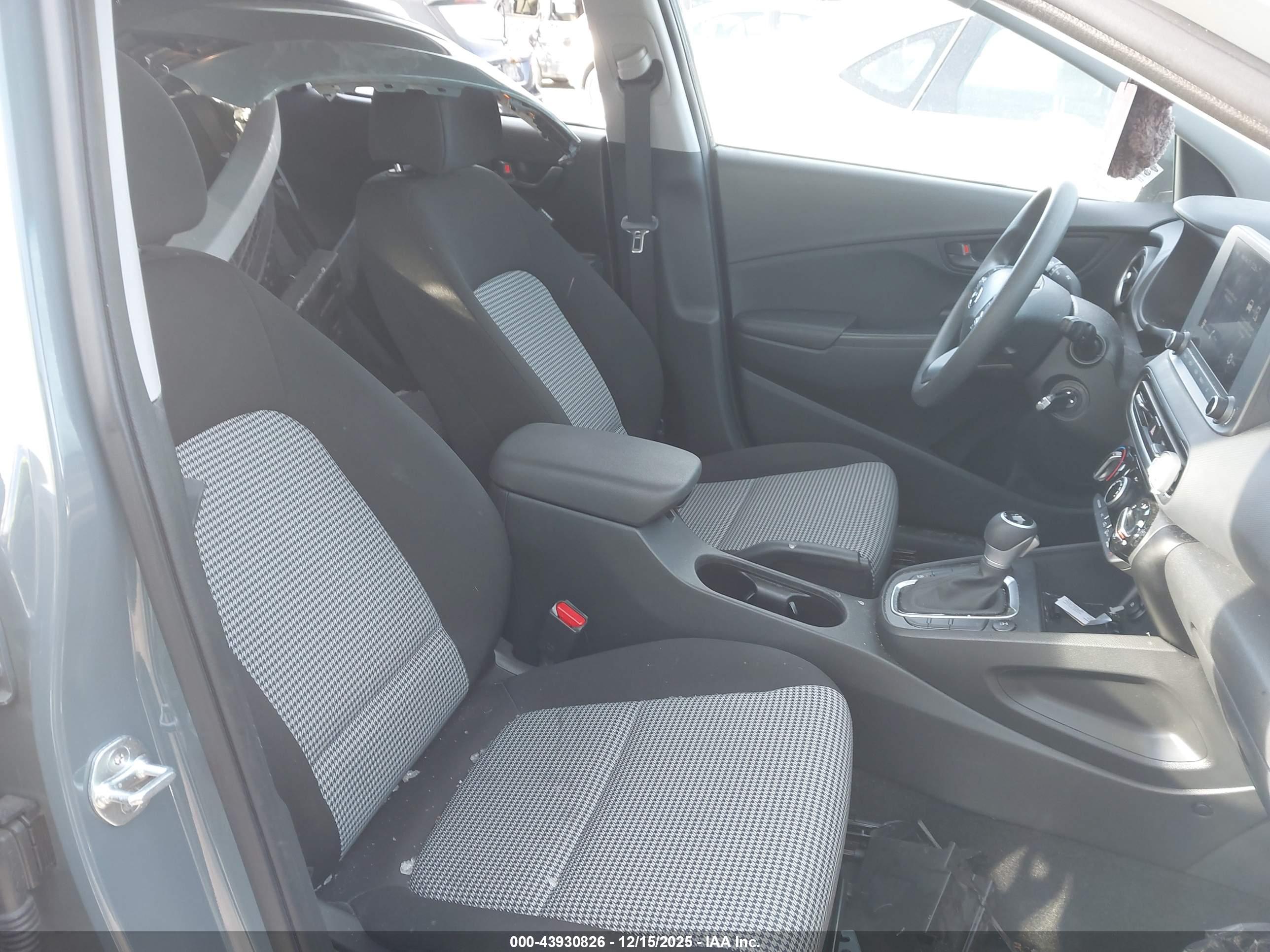 HYUNDAI KONA image 5