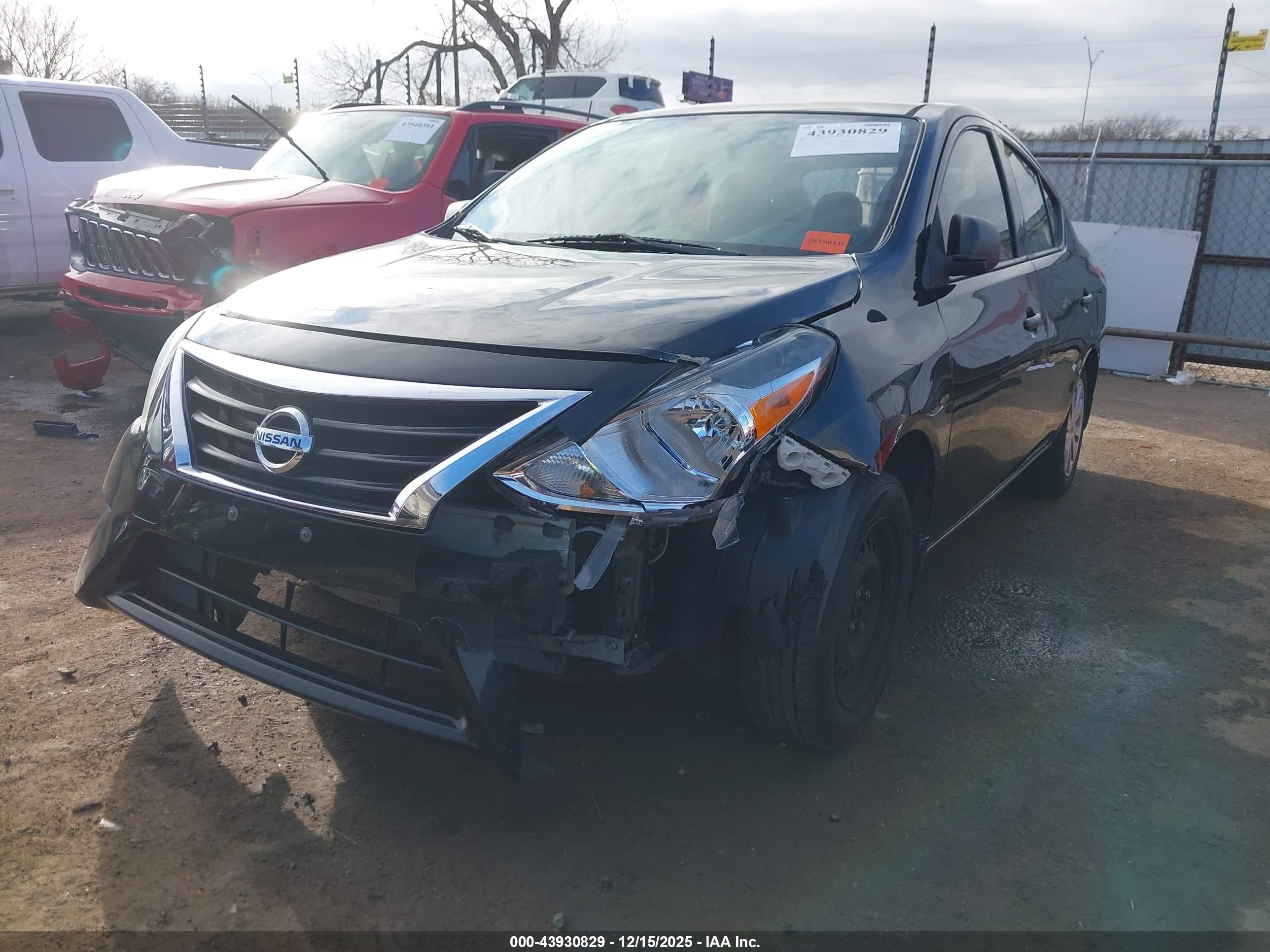 NISSAN VERSA image 2