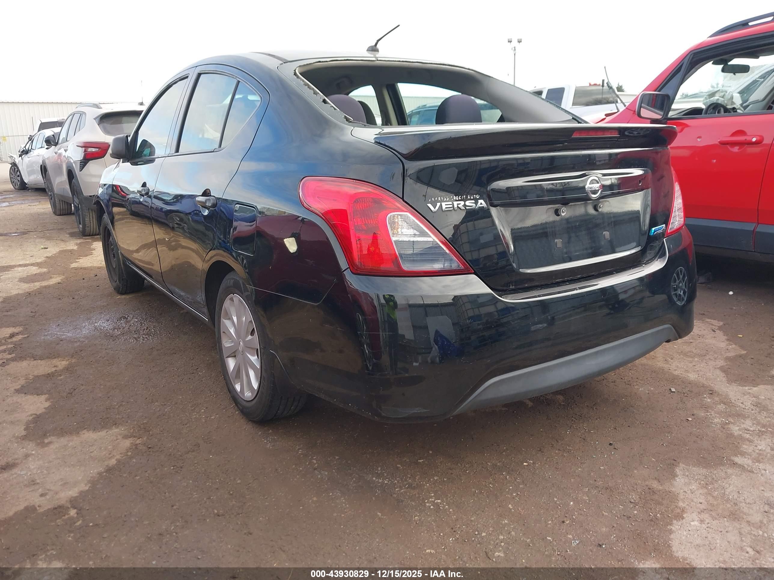 NISSAN VERSA image 3