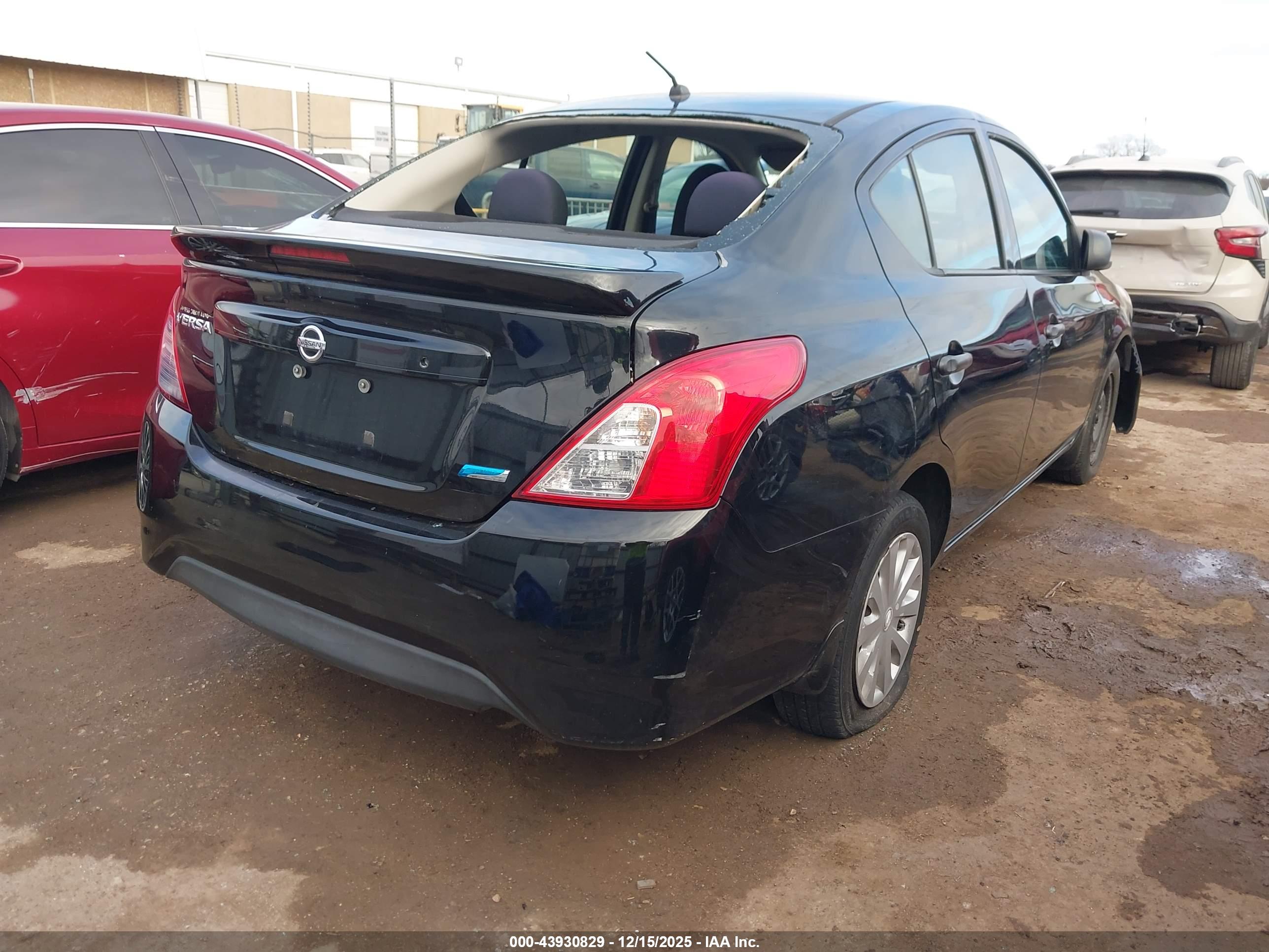 NISSAN VERSA image 4