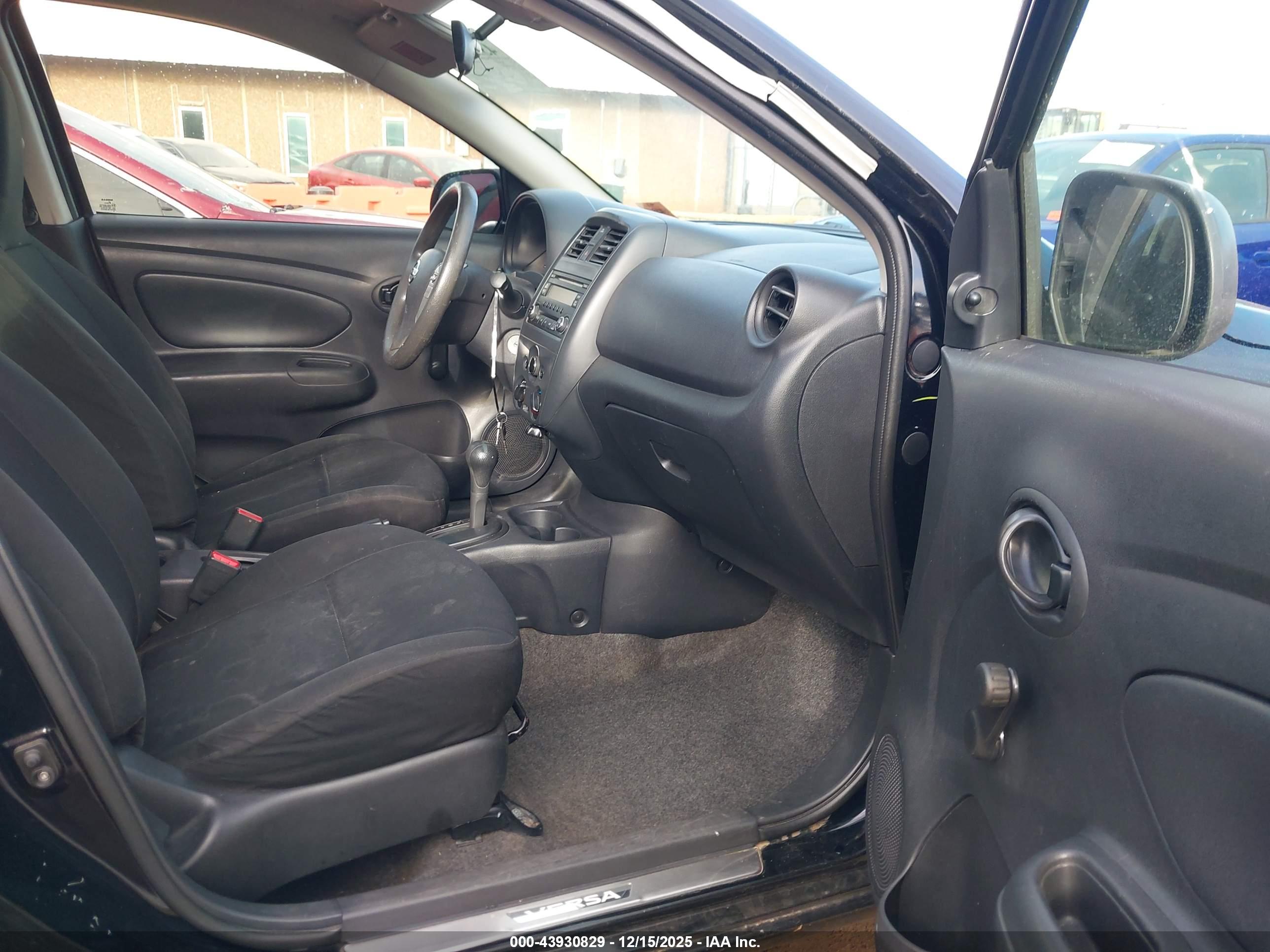 NISSAN VERSA image 5