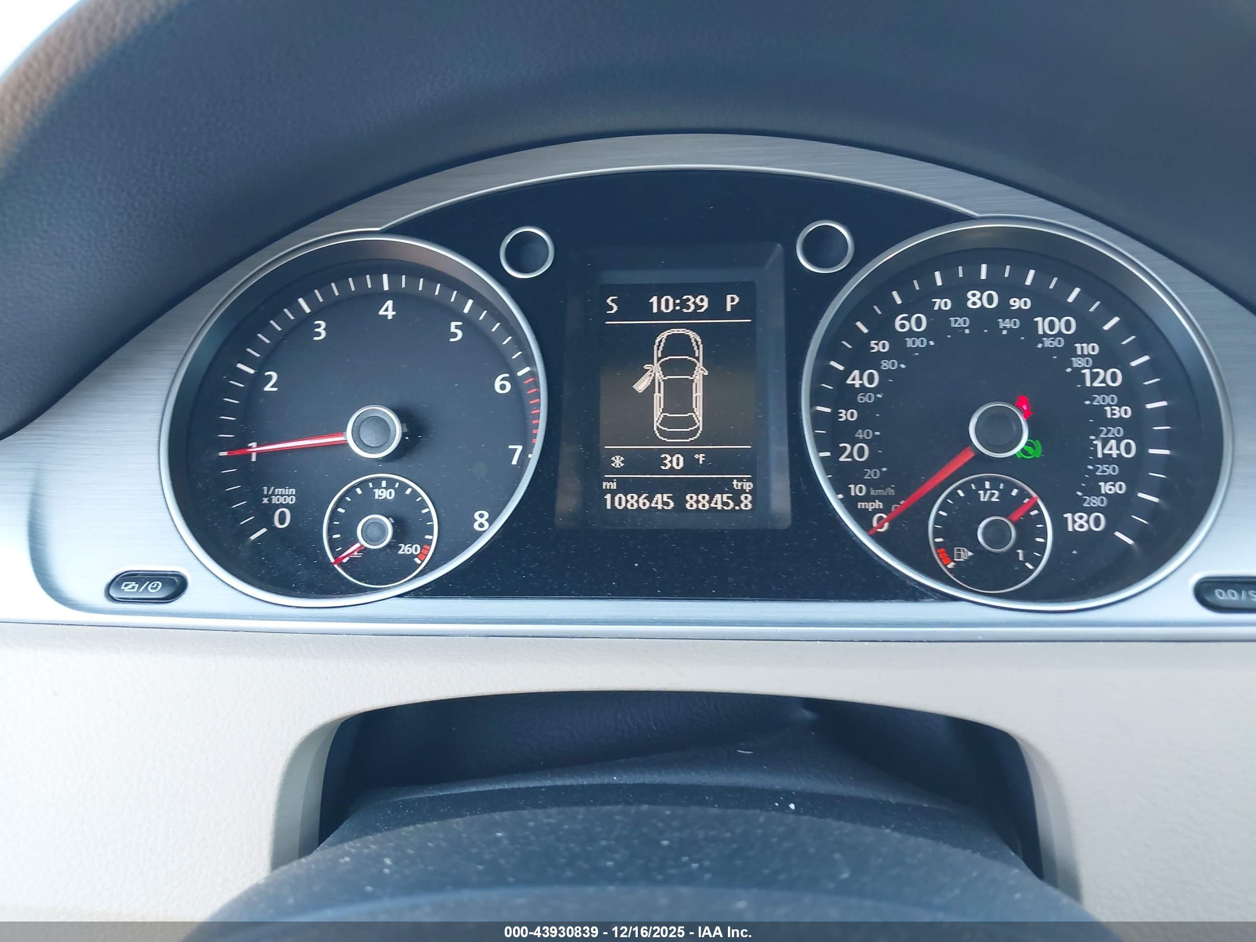 VOLKSWAGEN CC image 7