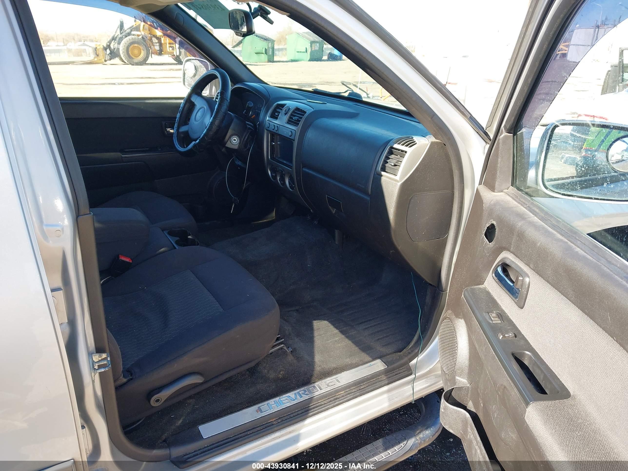CHEVROLET COLORADO image 5