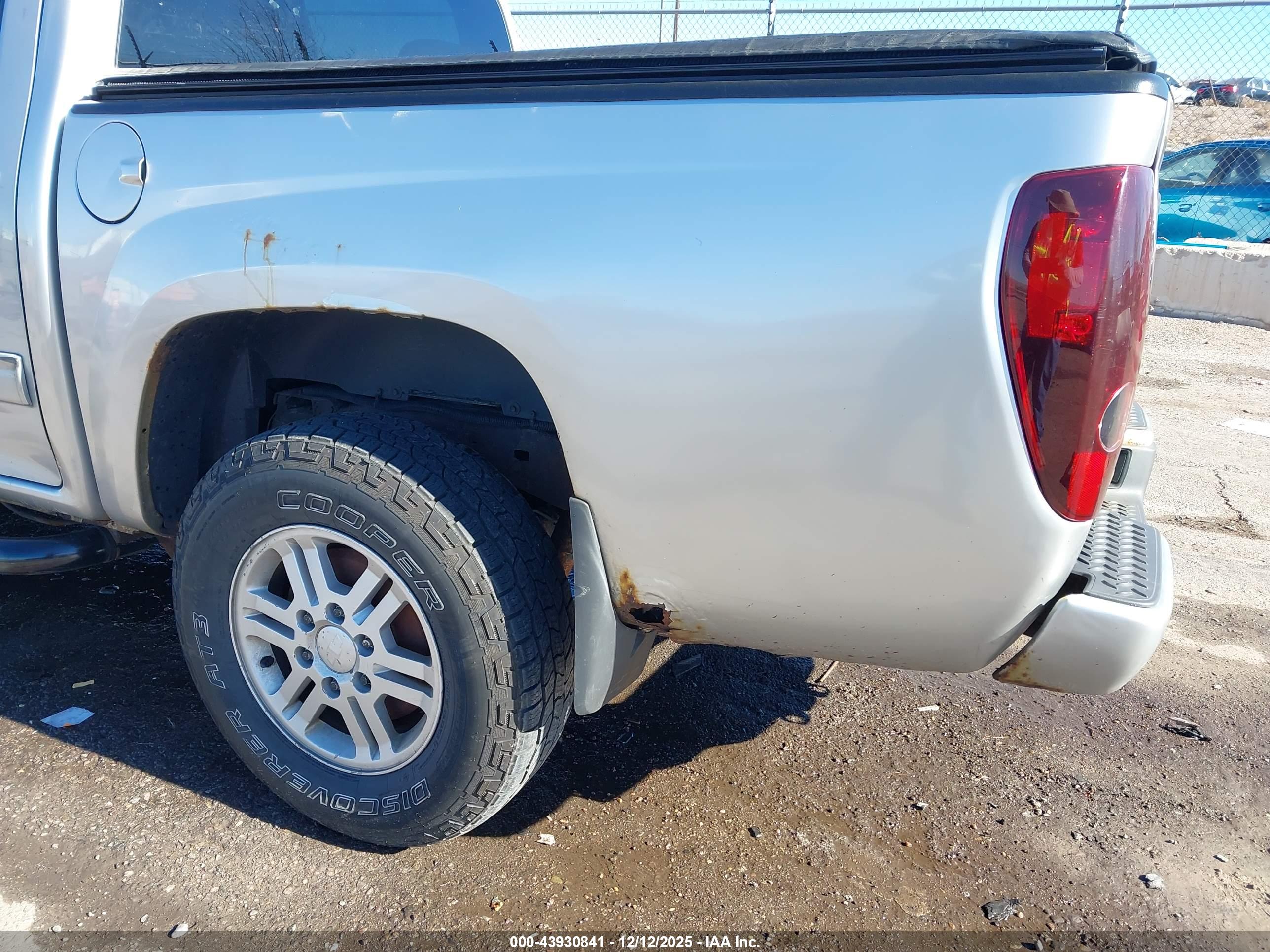 CHEVROLET COLORADO image 6