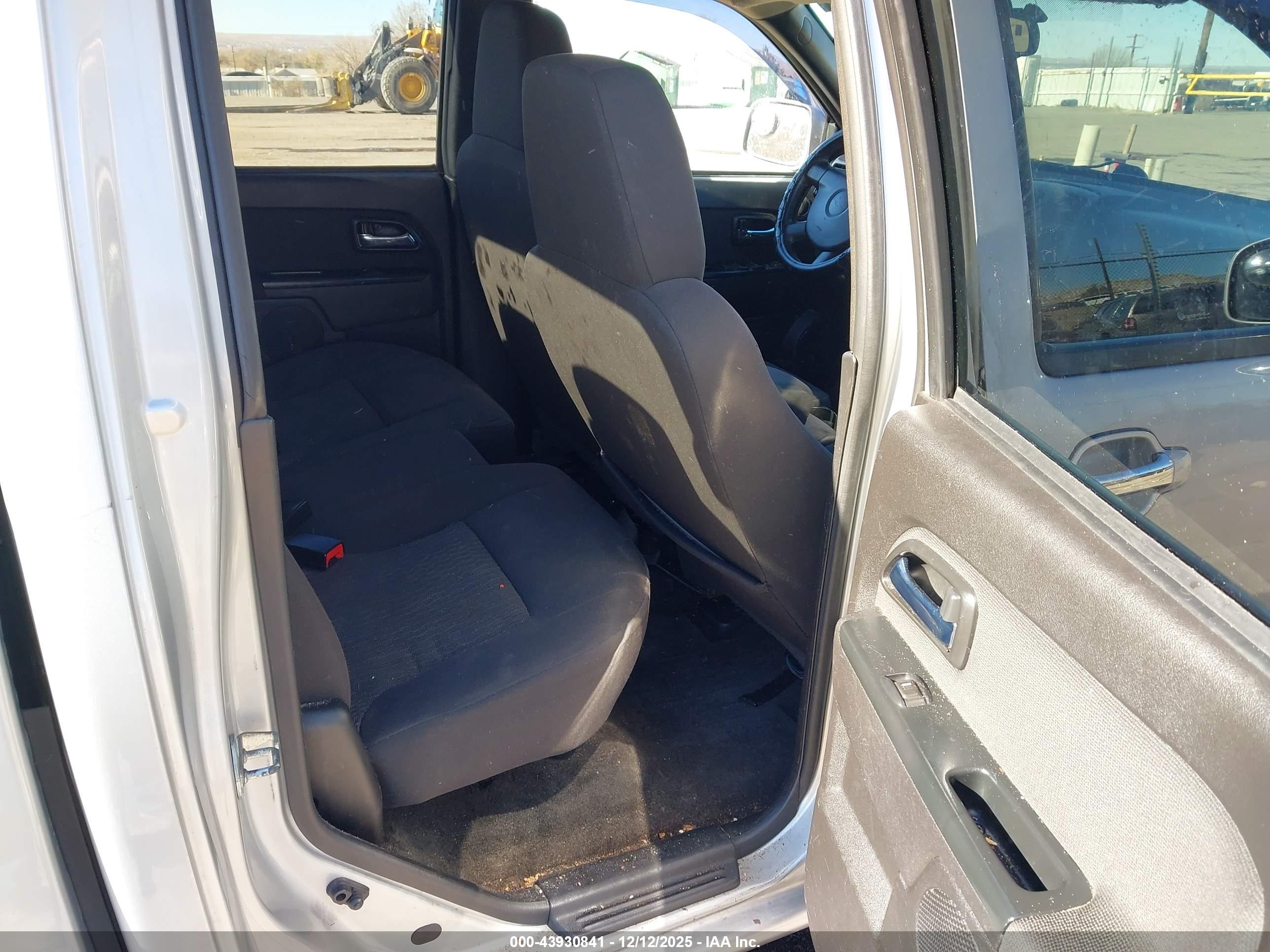 CHEVROLET COLORADO image 8