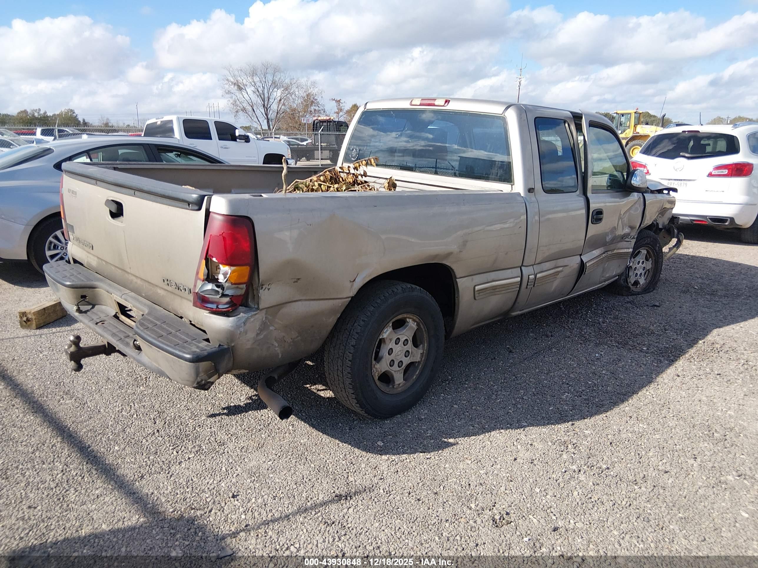 CHEVROLET SILVERADO image 4