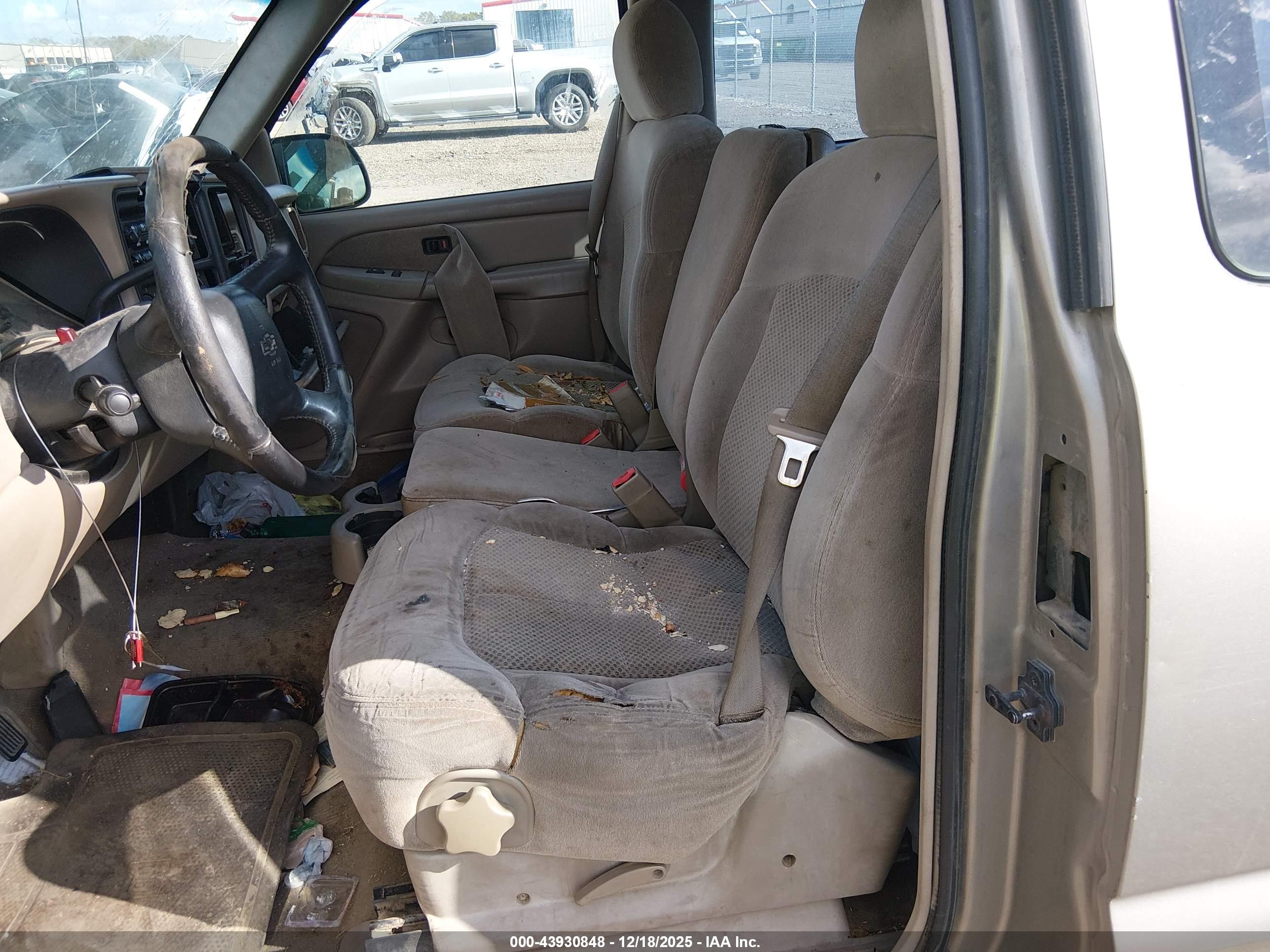 CHEVROLET SILVERADO image 5
