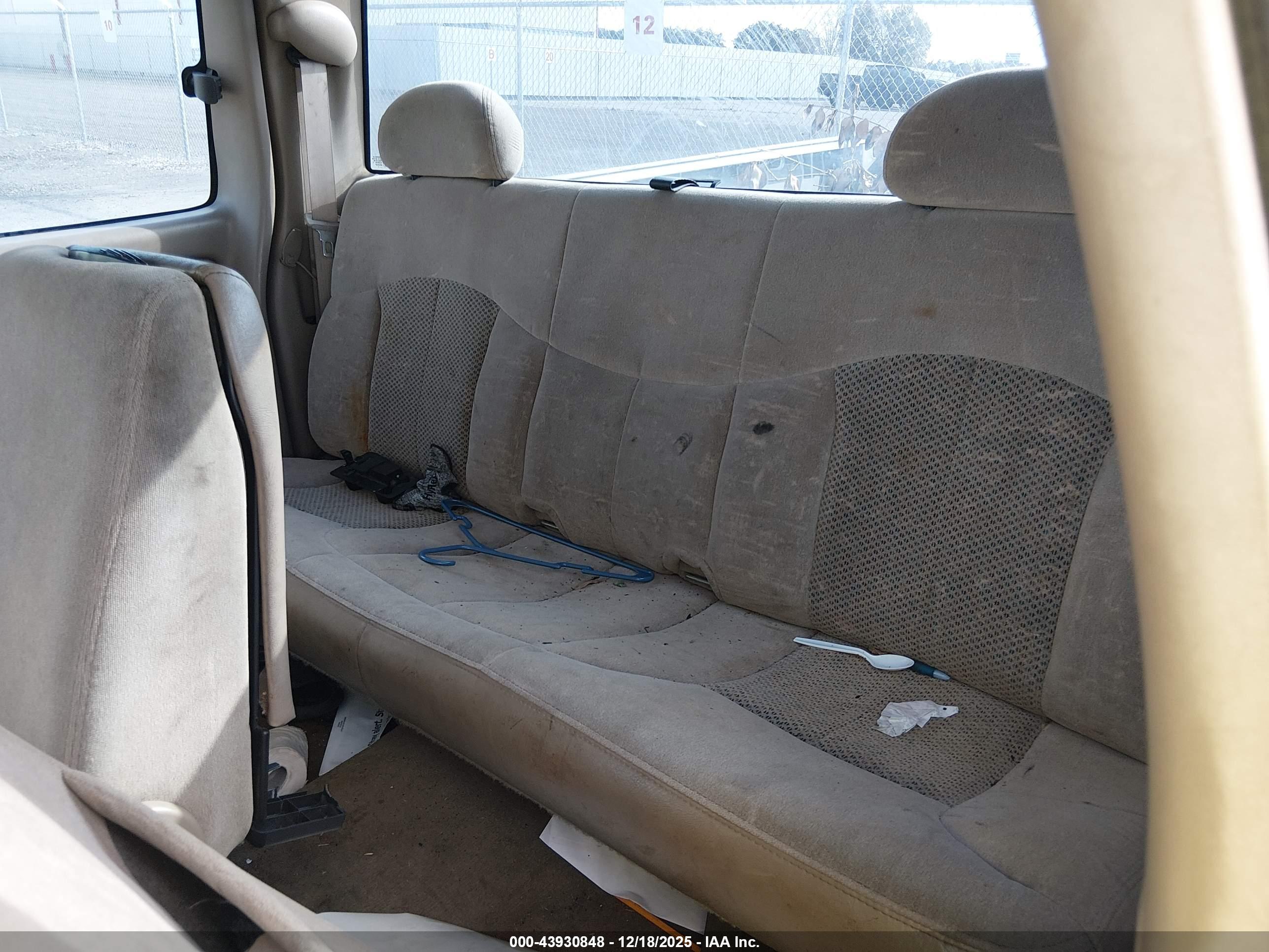 CHEVROLET SILVERADO image 8