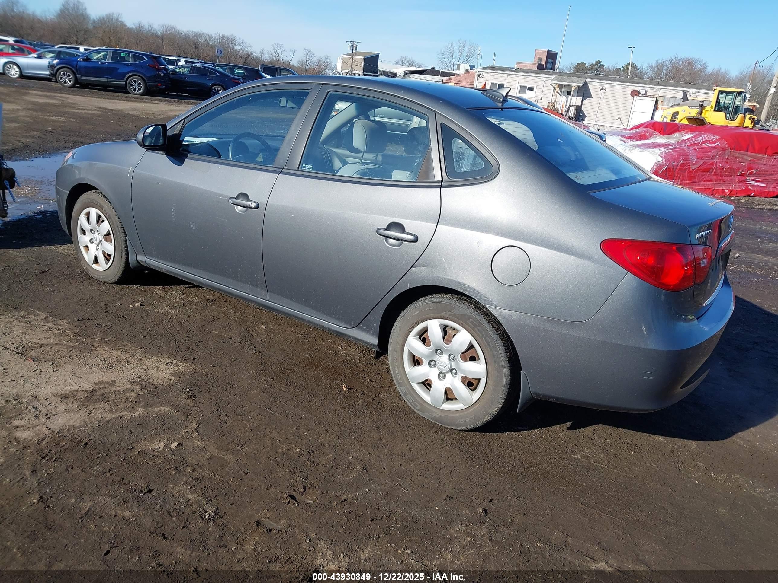 HYUNDAI ELANTRA image 3