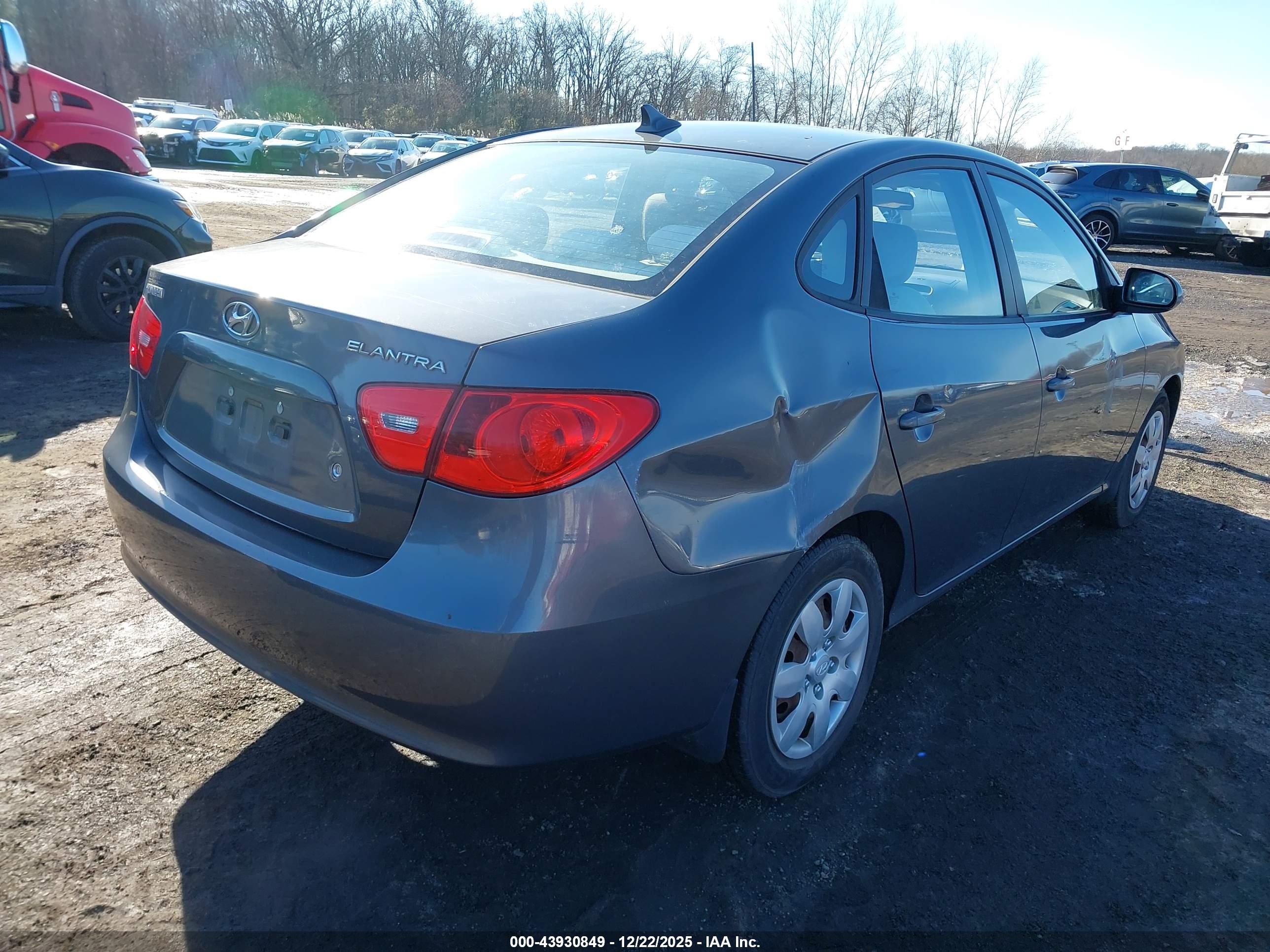 HYUNDAI ELANTRA image 6