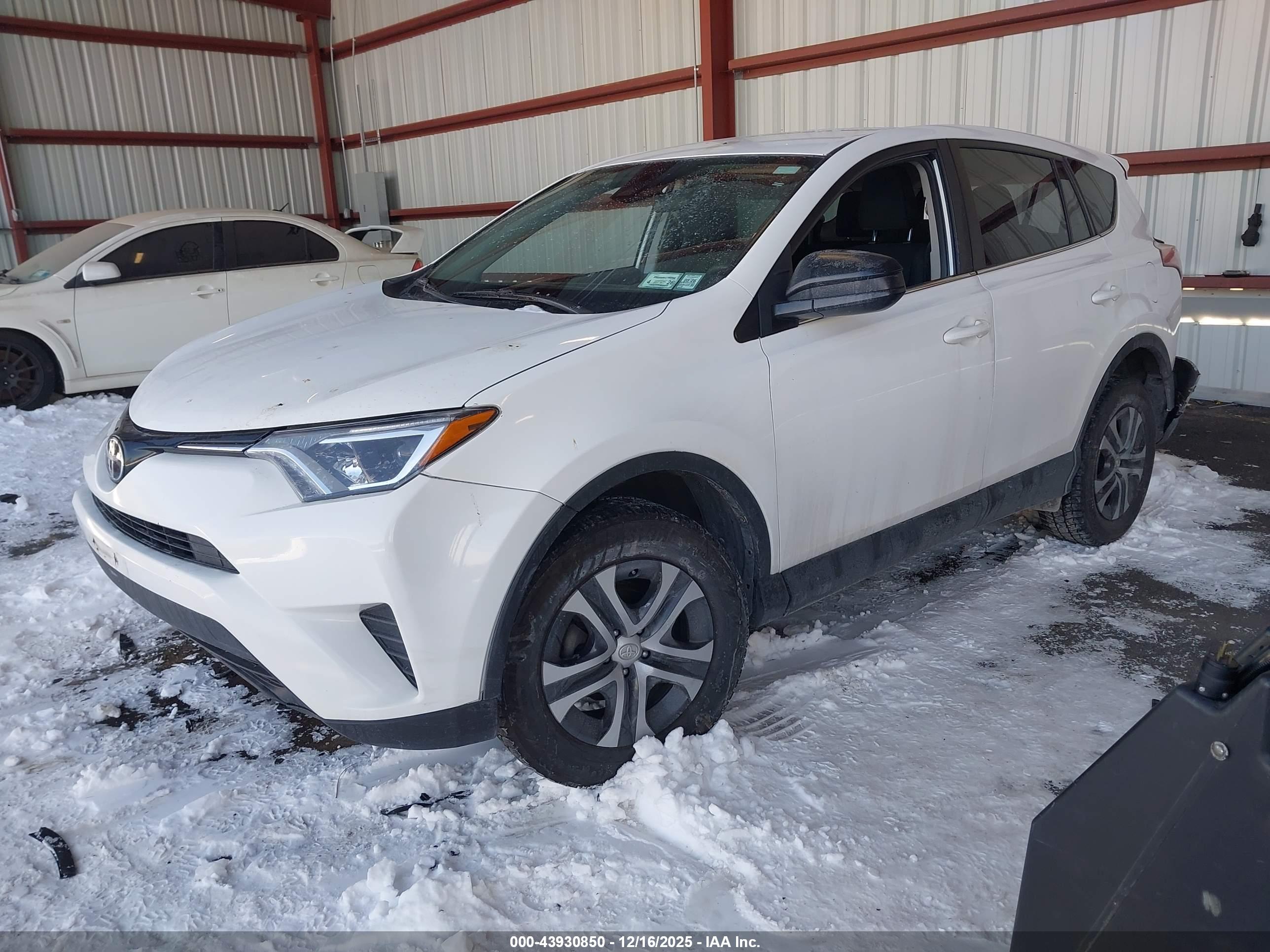 TOYOTA RAV4 image 2