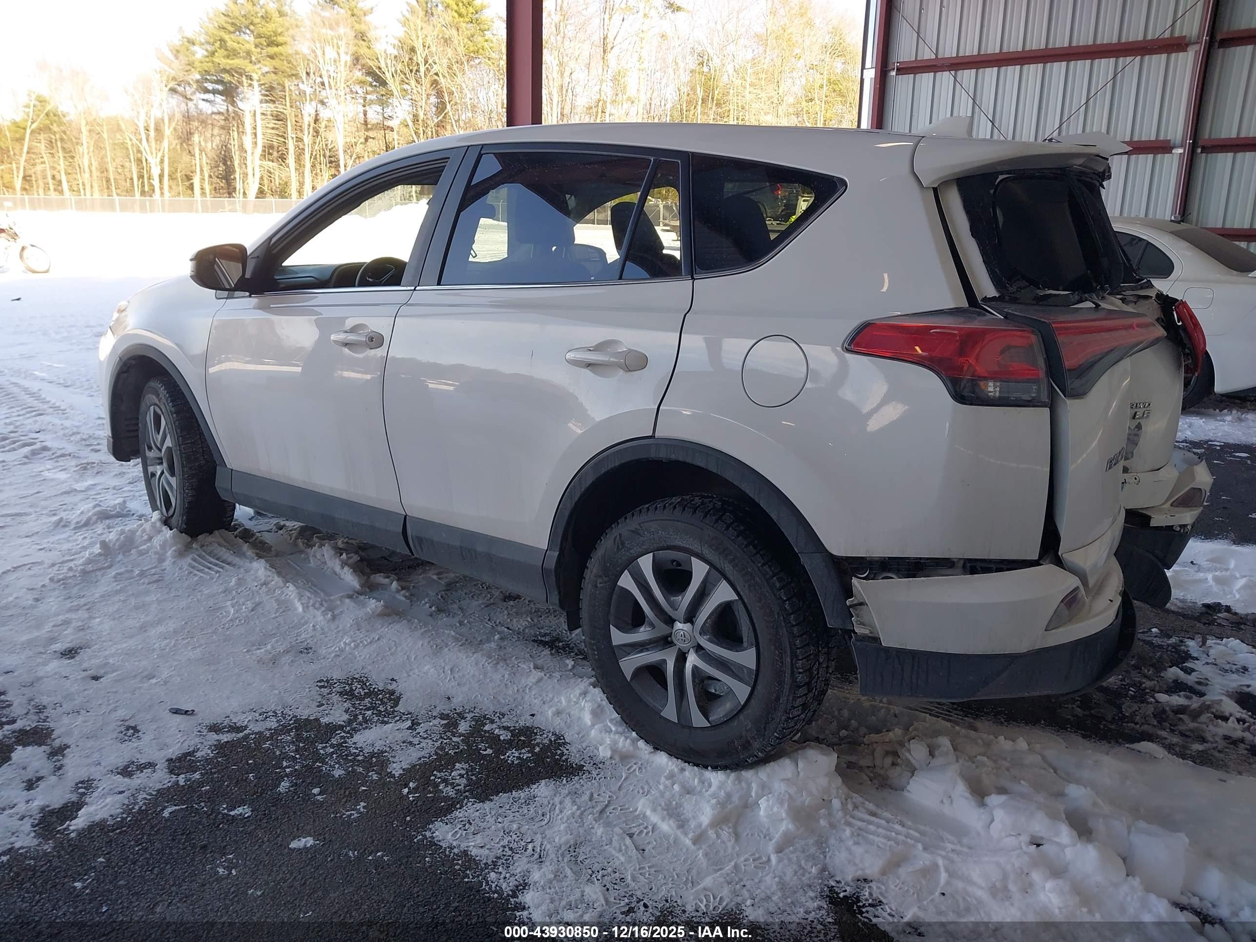 TOYOTA RAV4 image 3