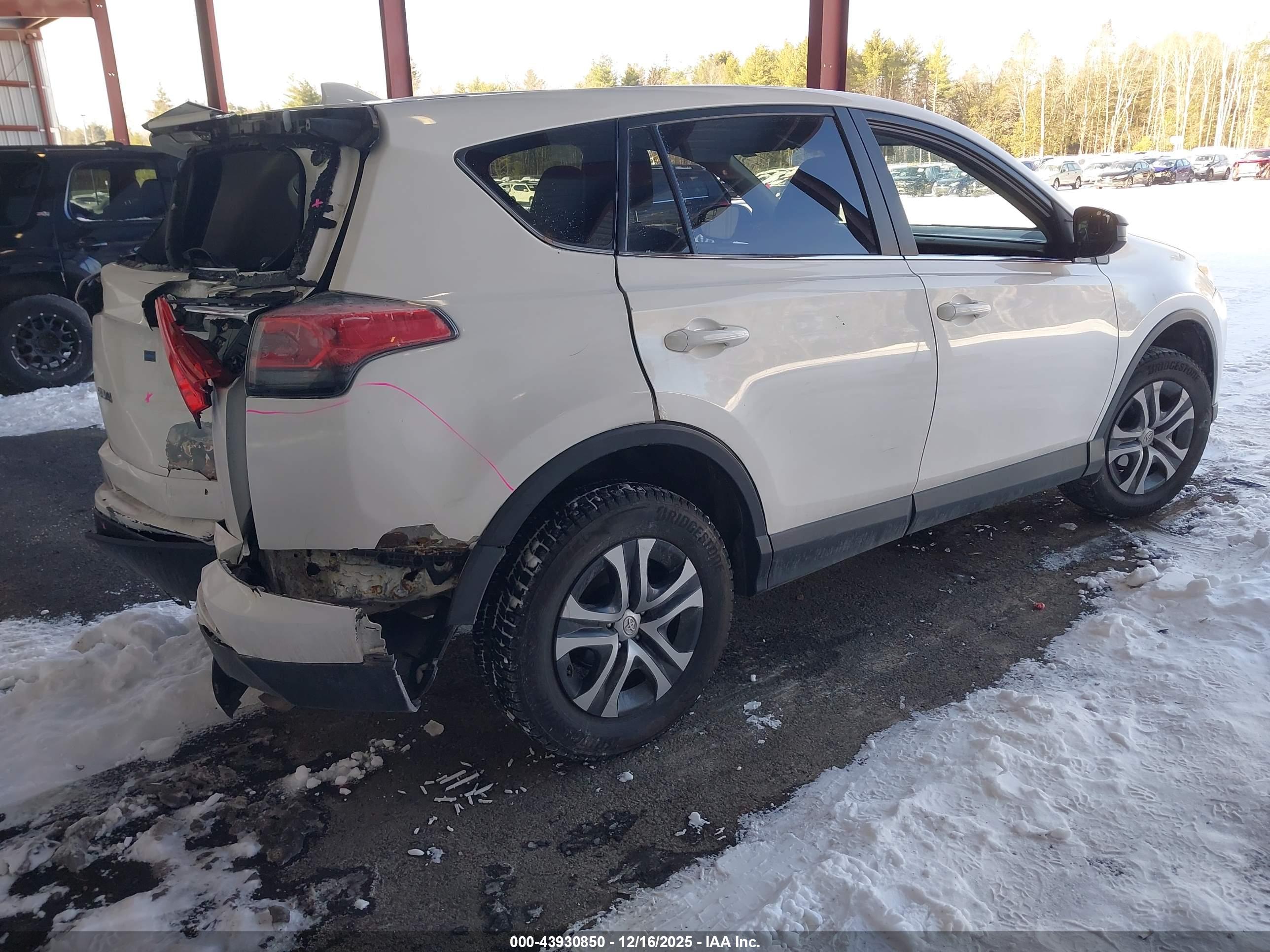 TOYOTA RAV4 image 4