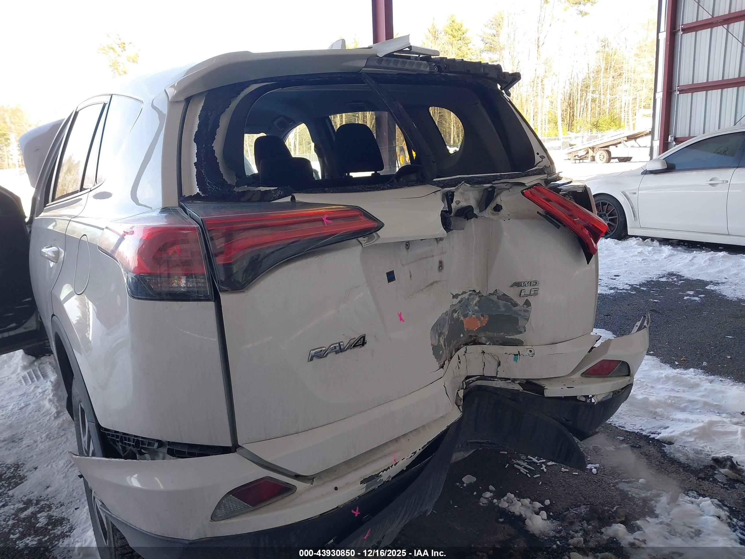 TOYOTA RAV4 image 6