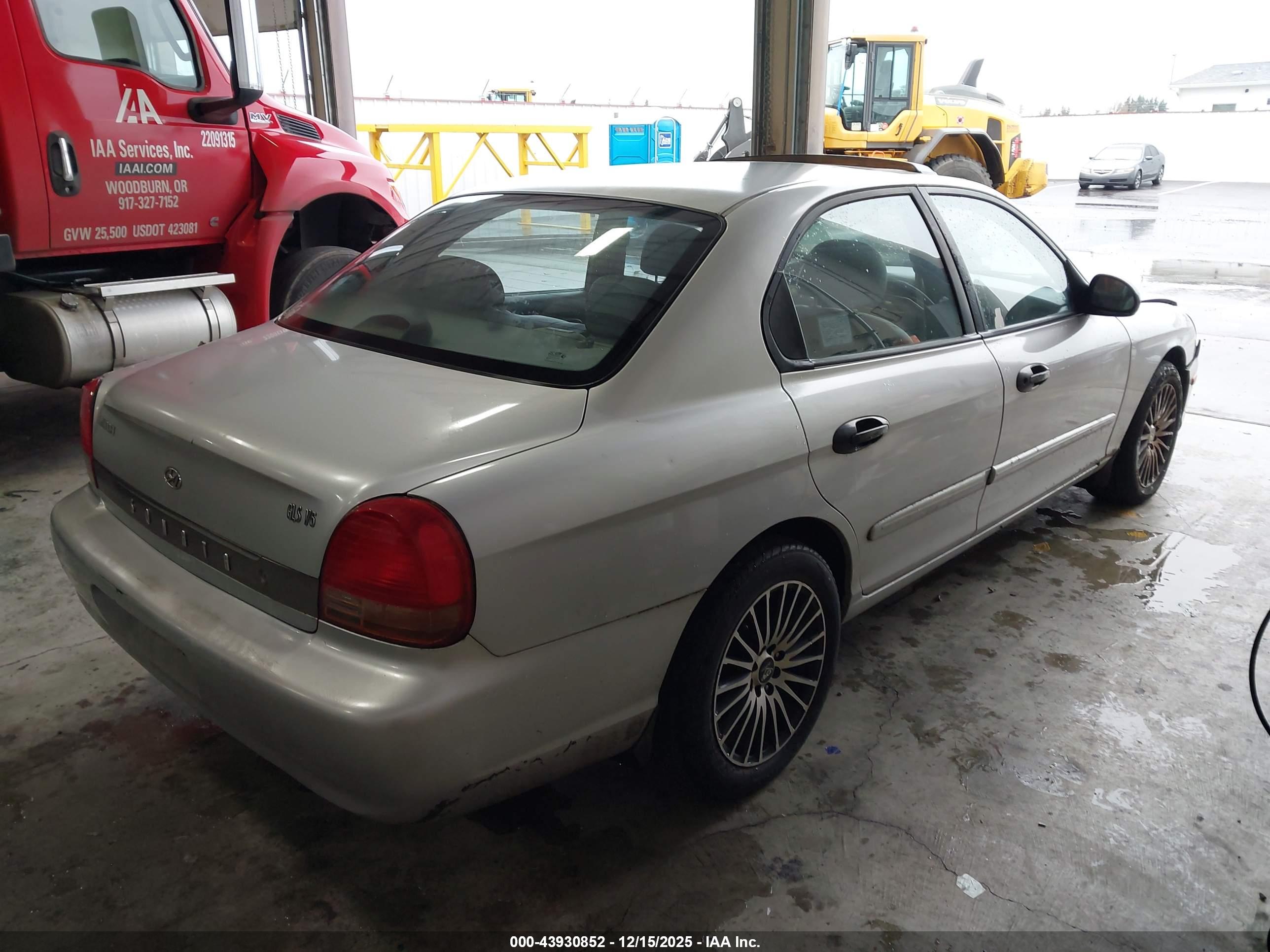 HYUNDAI SONATA image 4