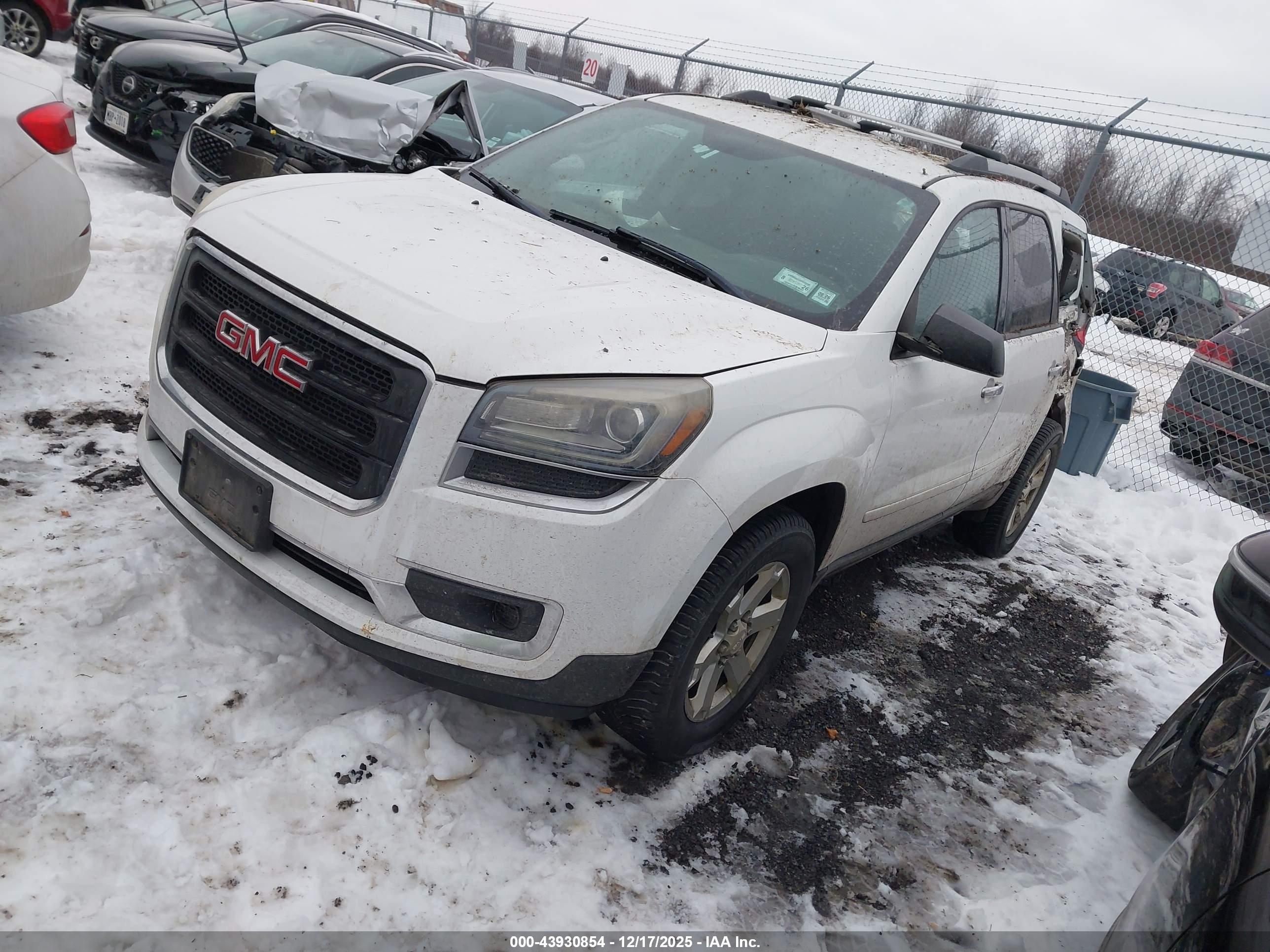GMC ACADIA image 2