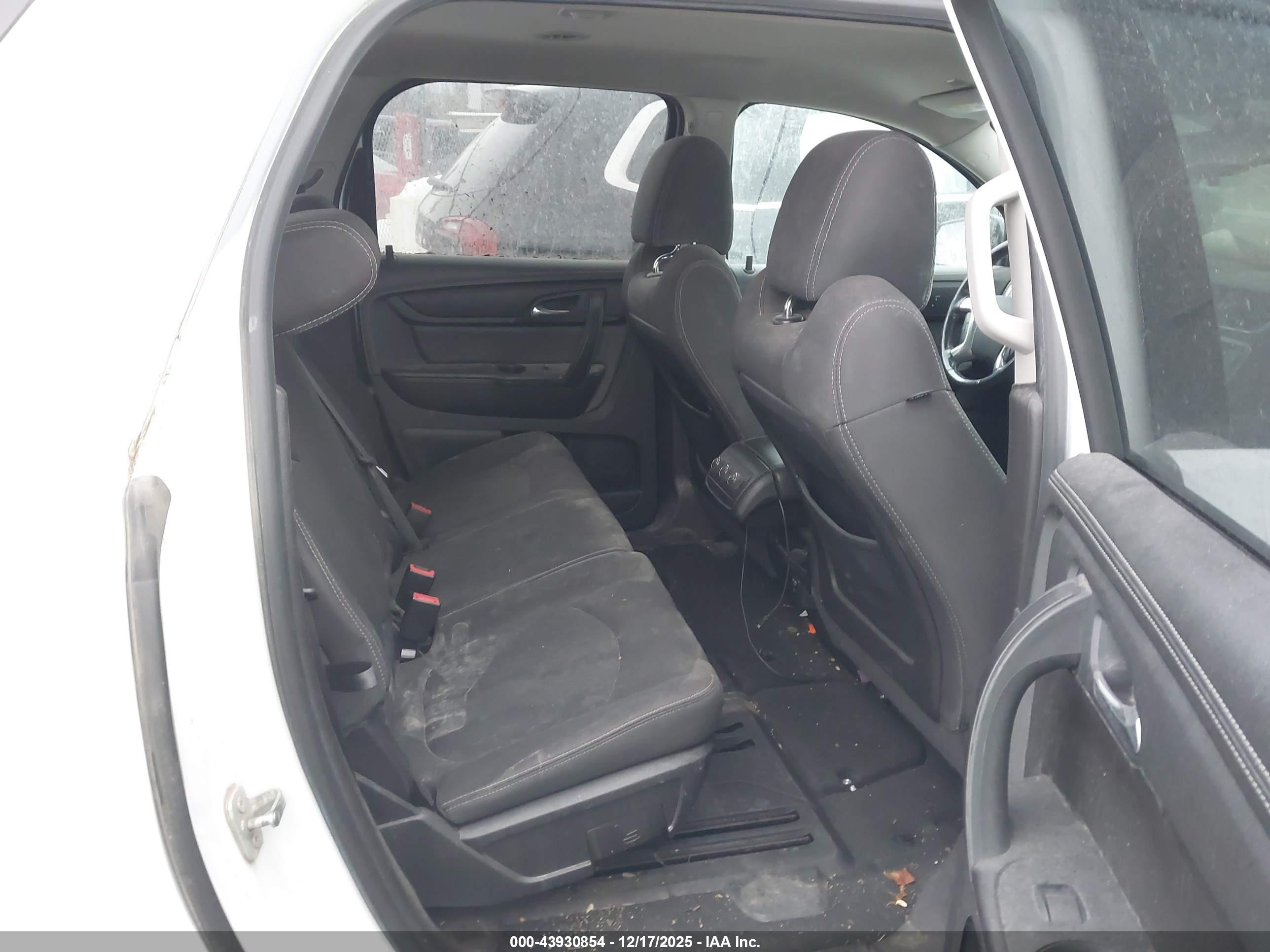 GMC ACADIA image 8
