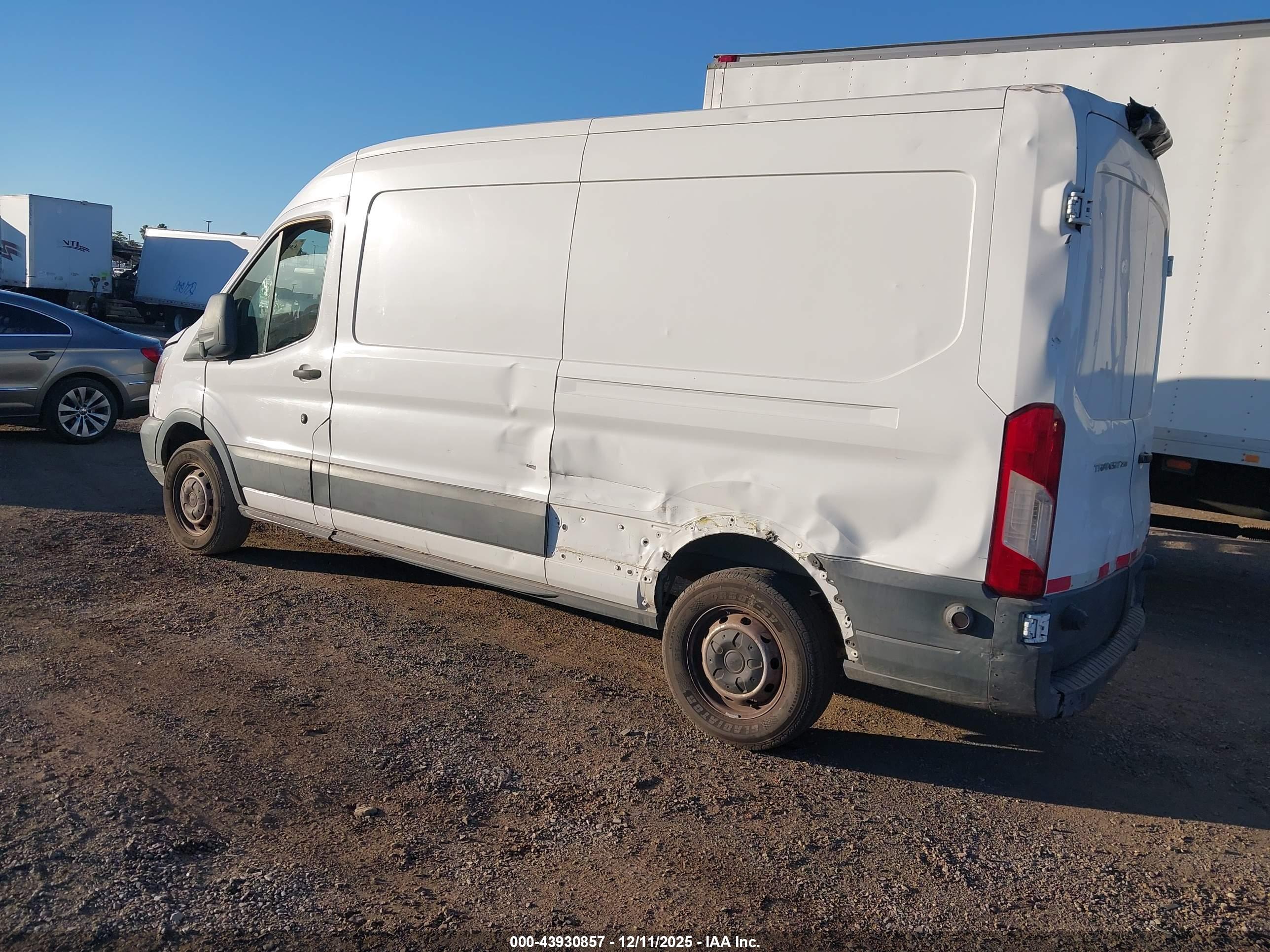 FORD TRANSIT-250 image 3