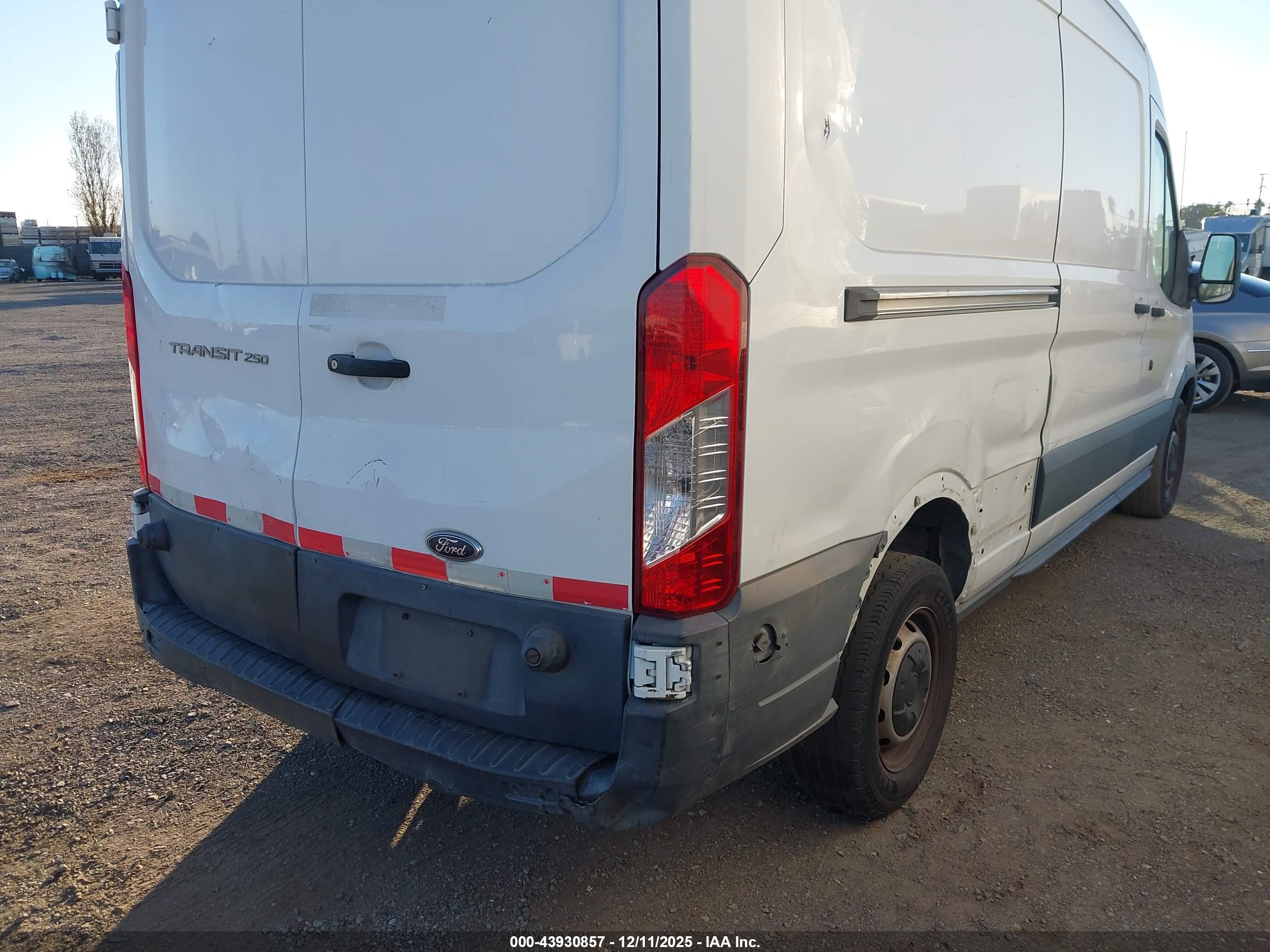 FORD TRANSIT-250 image 6