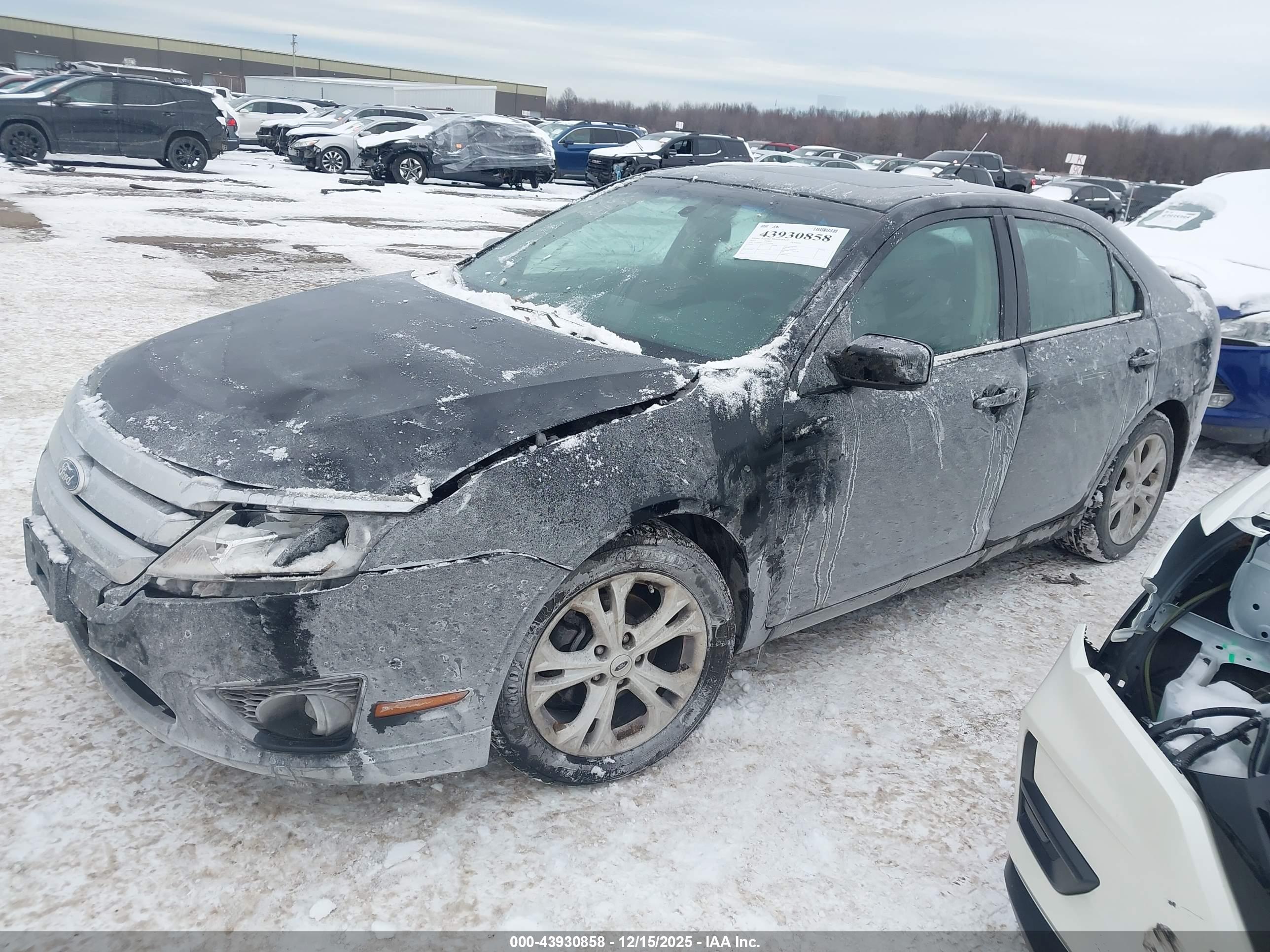 FORD FUSION image 2