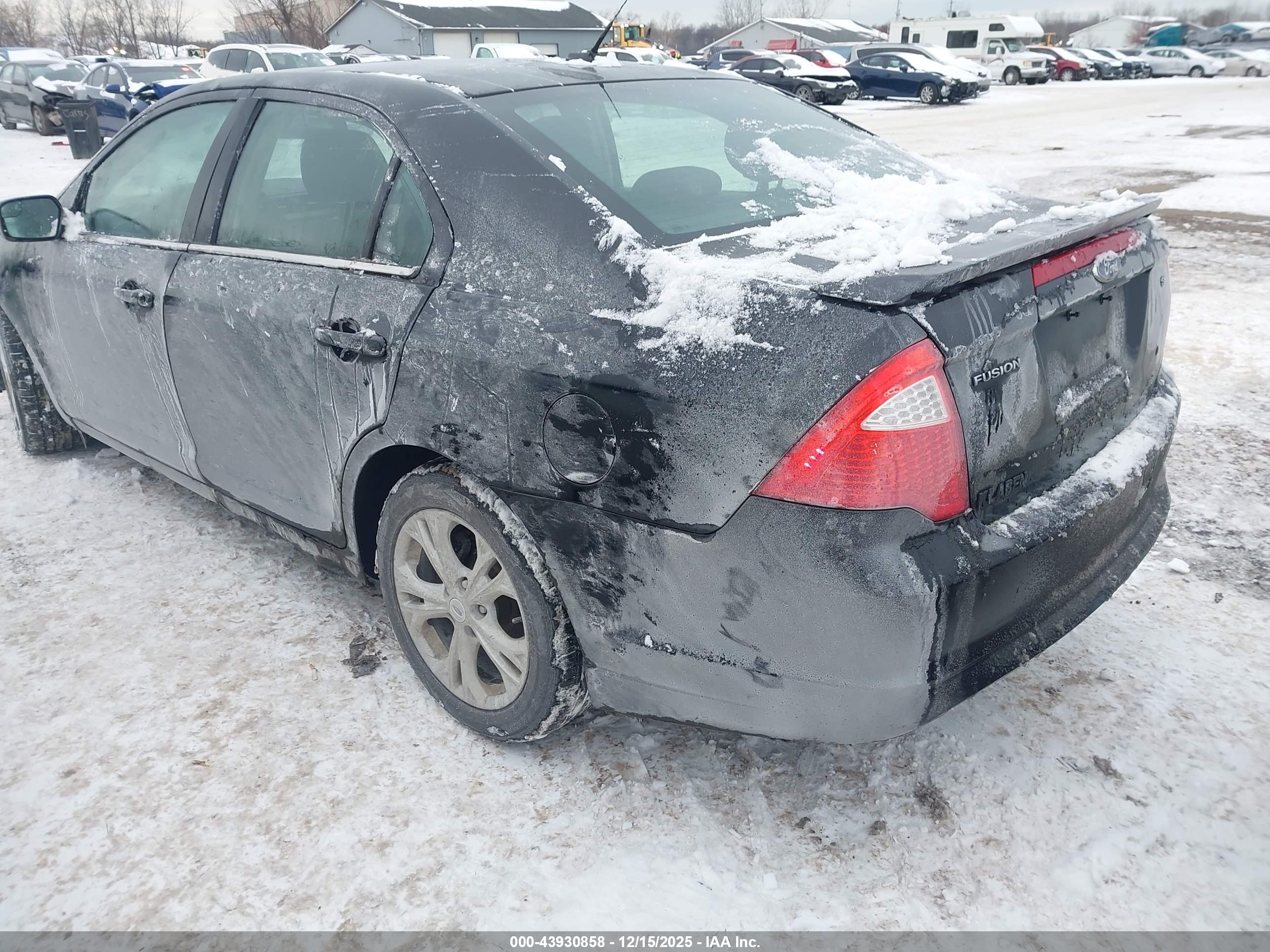 FORD FUSION image 3