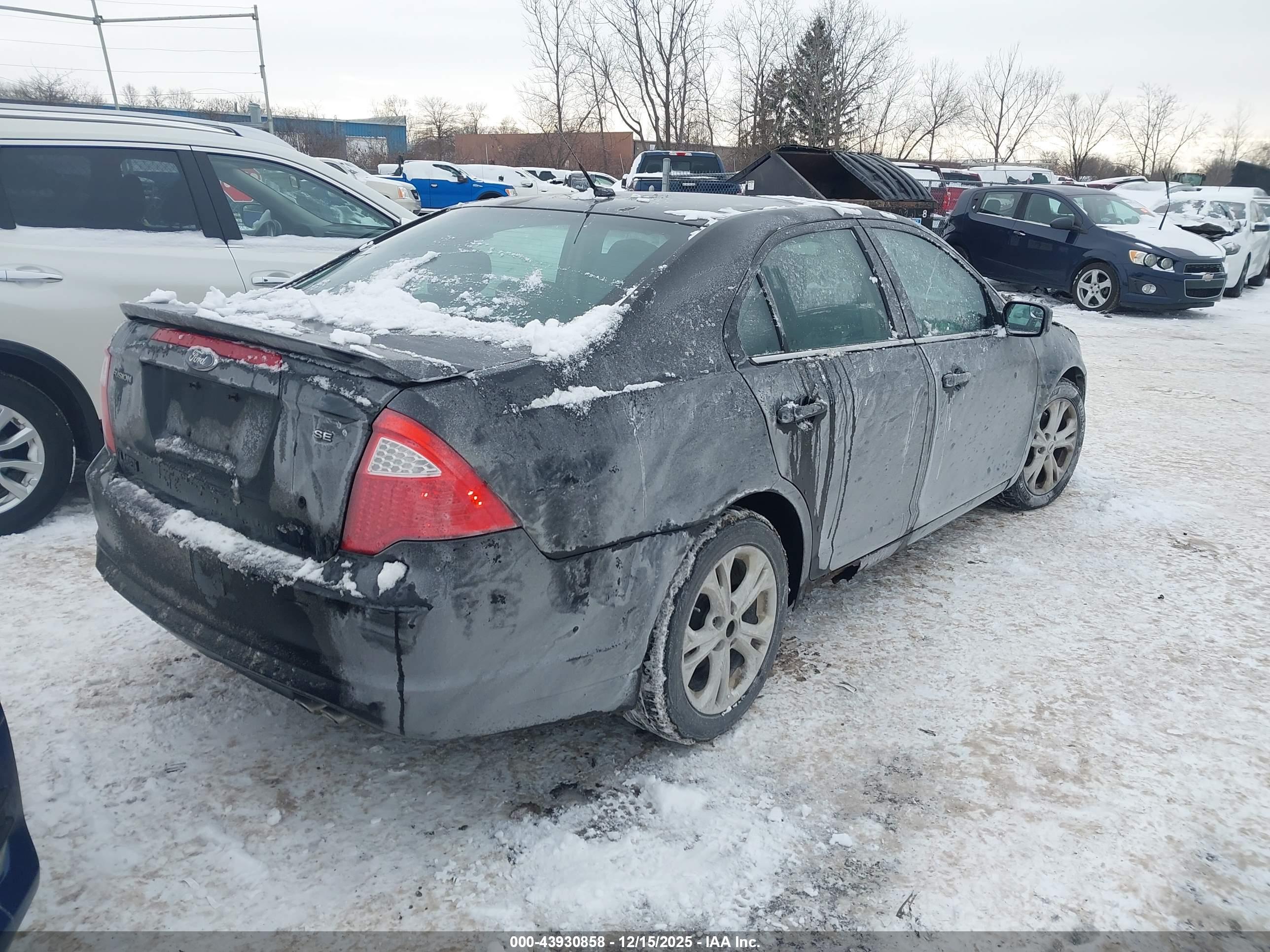 FORD FUSION image 4