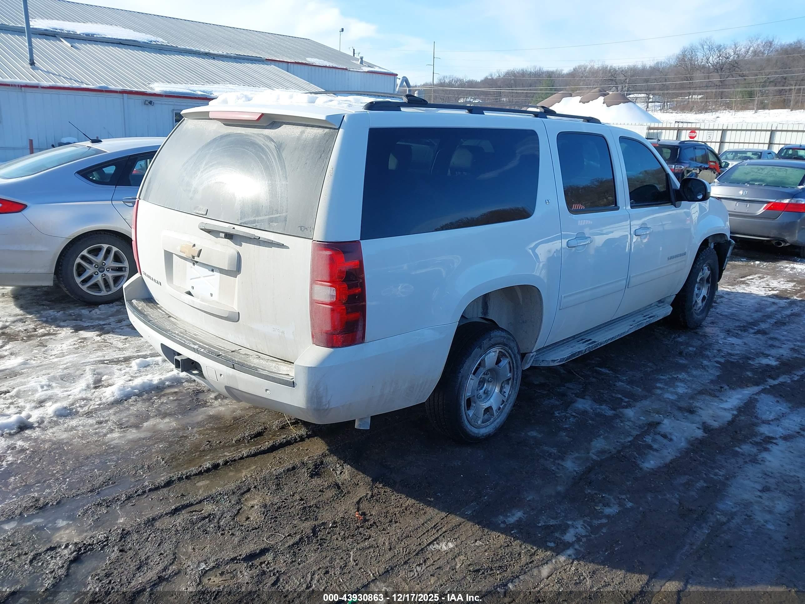 CHEVROLET SUBURBAN image 4